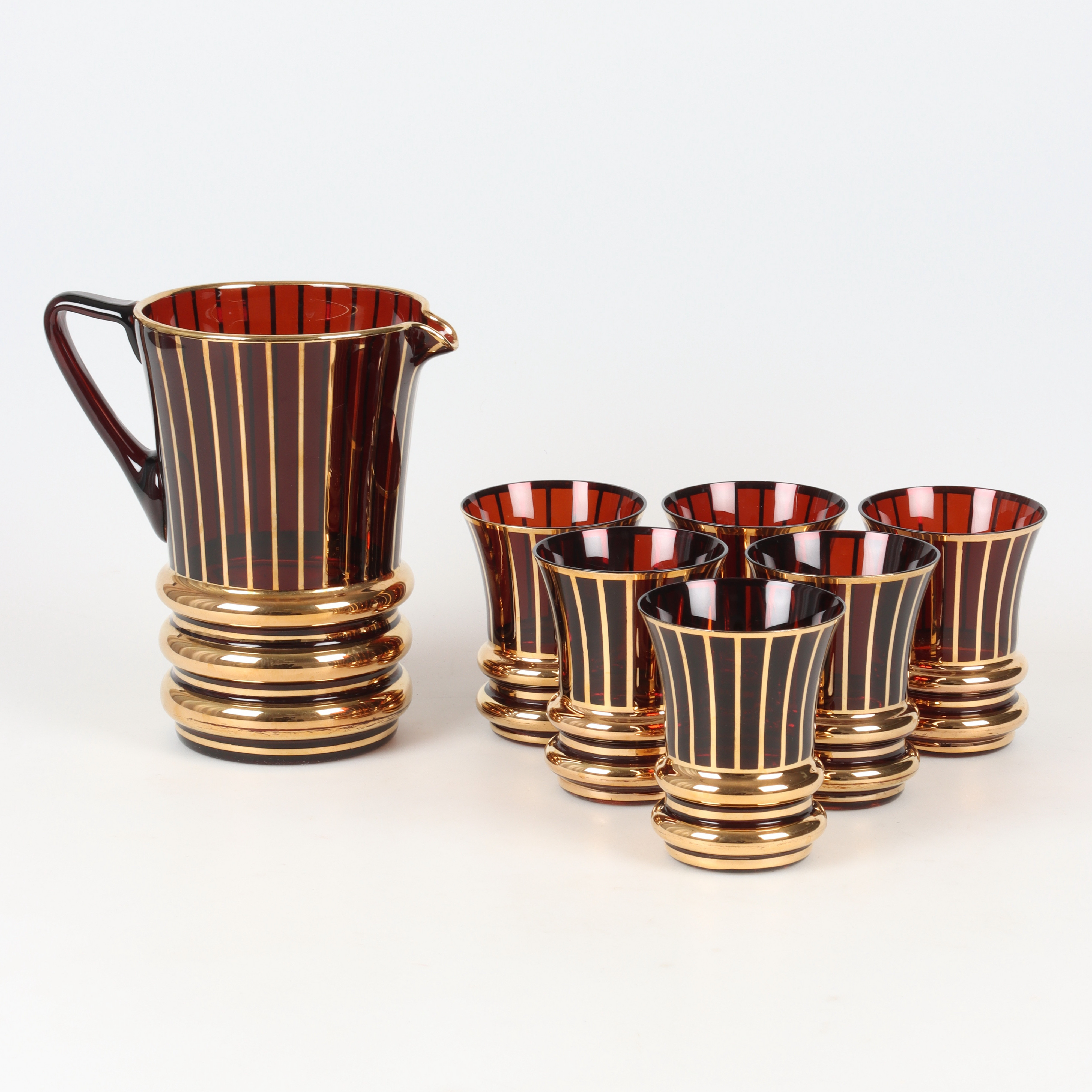 TILLBRINGARE med GLAS, 7 delar, glas, troligen Tjeckoslovakien, 1900-talets andra hälft.