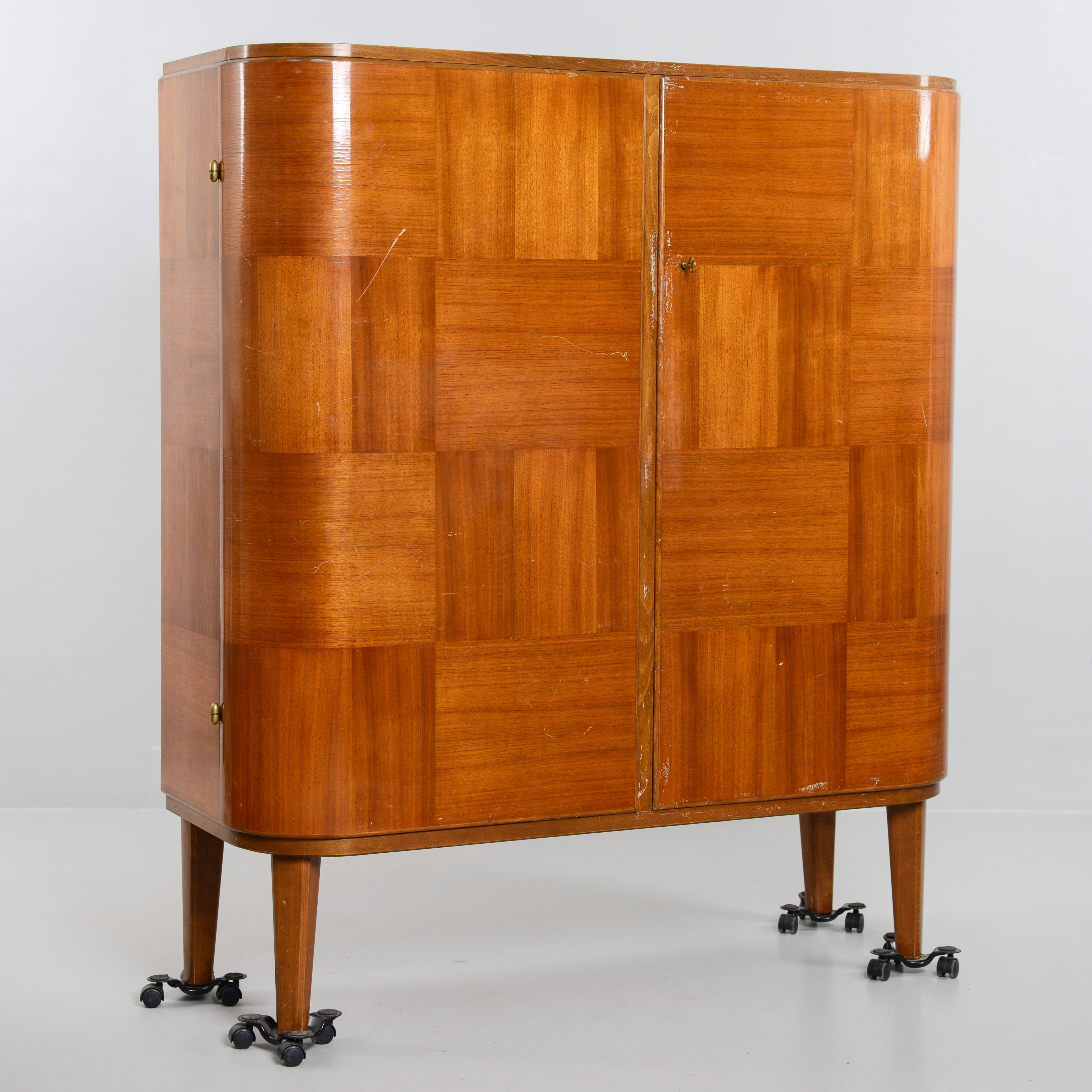 BERTIL FRIDHAGEN. TILLSKRIVEN. "Eugen", skåp, Svenska möbelfabrikerna Bodafors, 1940-tal.