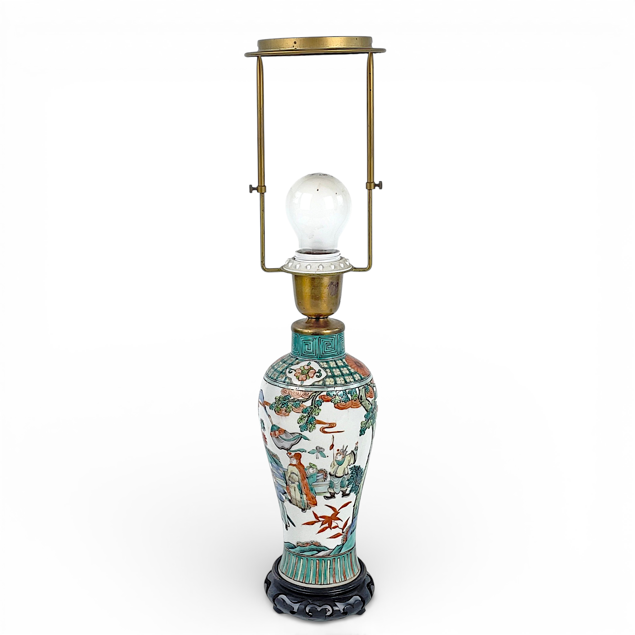 BORDSLAMPA, omgjord vas, Kina. Dekor av figurscener i famille verte. 1800/1900-tal.