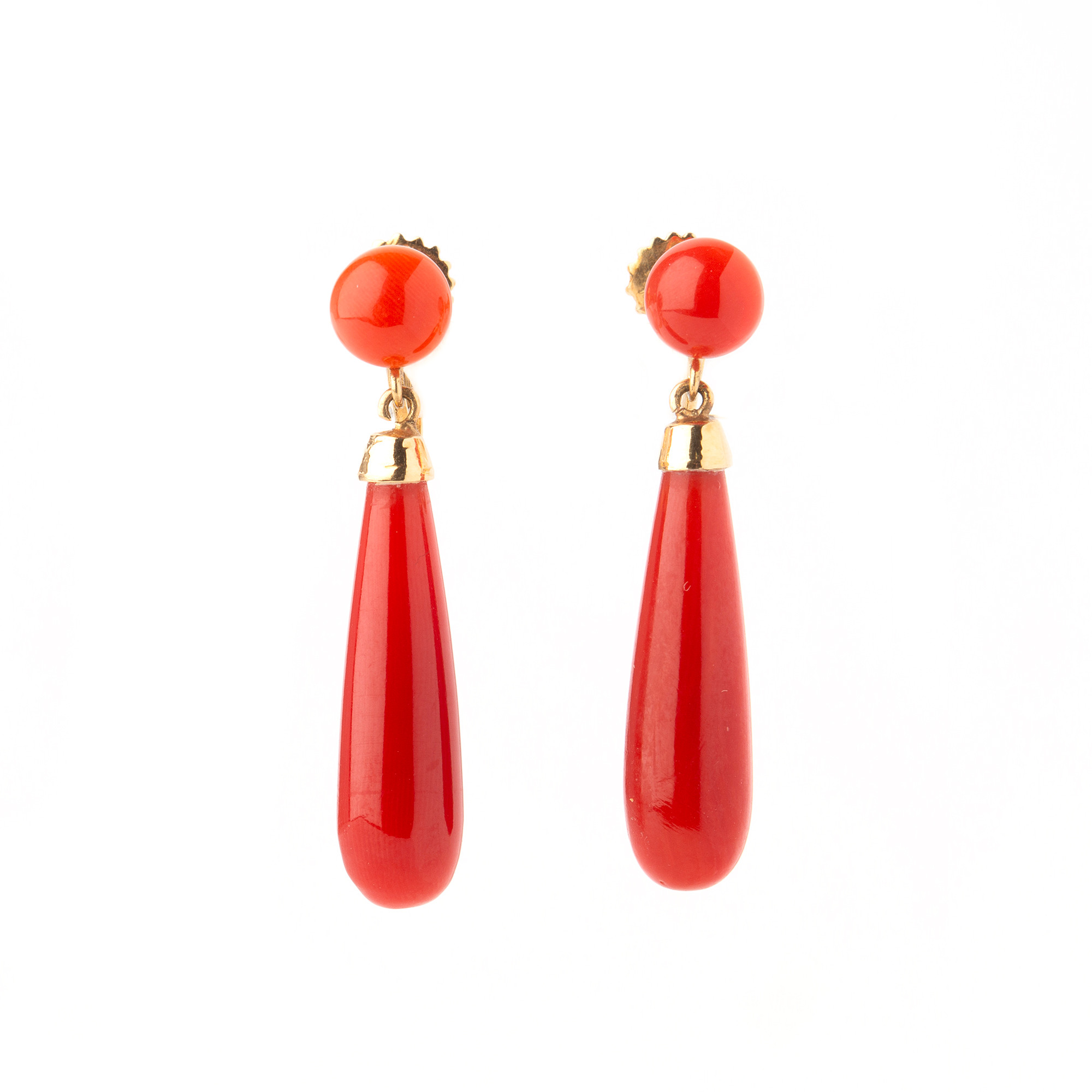 ÖRHÄNGEN, 18K guld med korall, Stockholm, 1955.