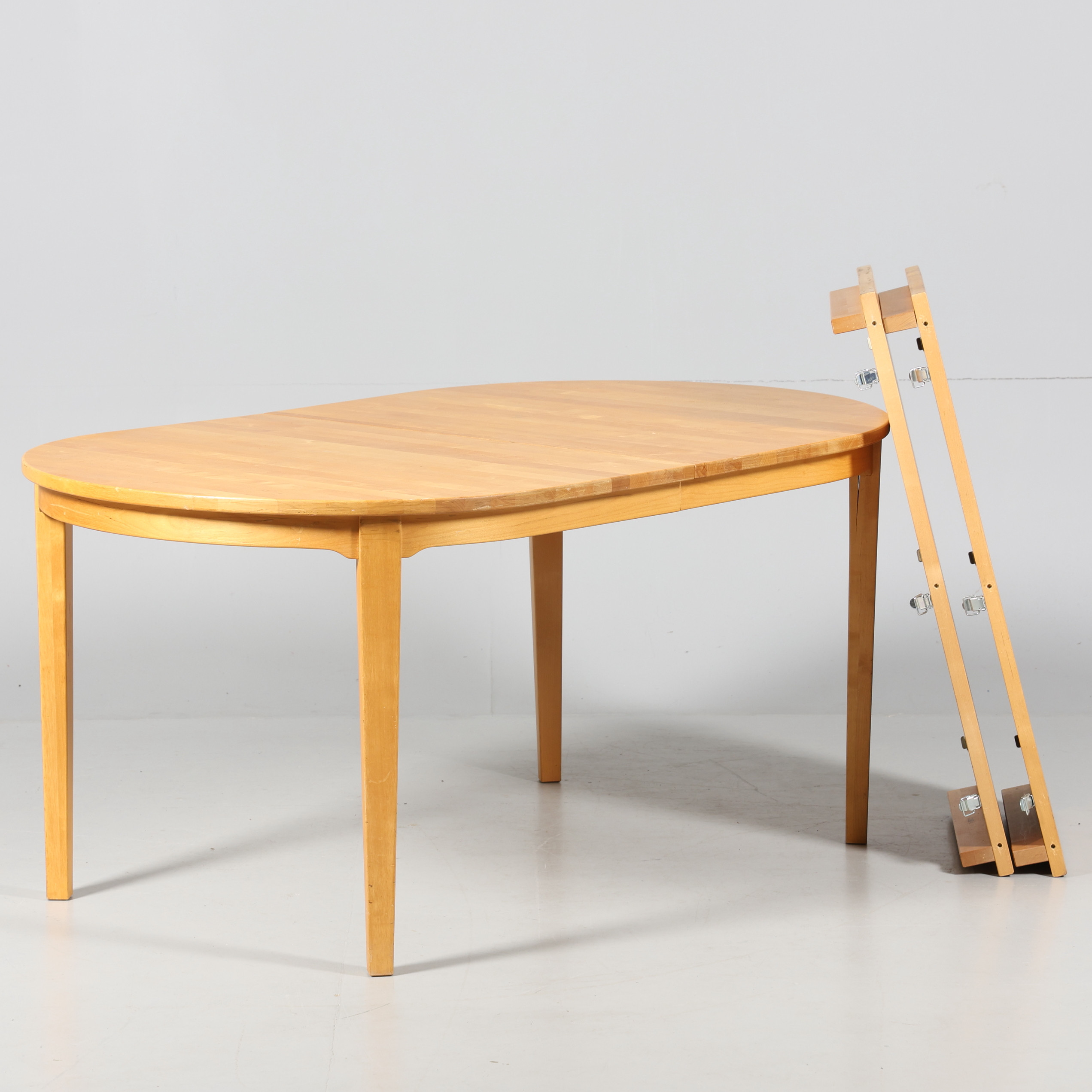 CARL MALMSTEN. MATSALSBORD med iläggsskivor, "Vardags", Stolab 1997.