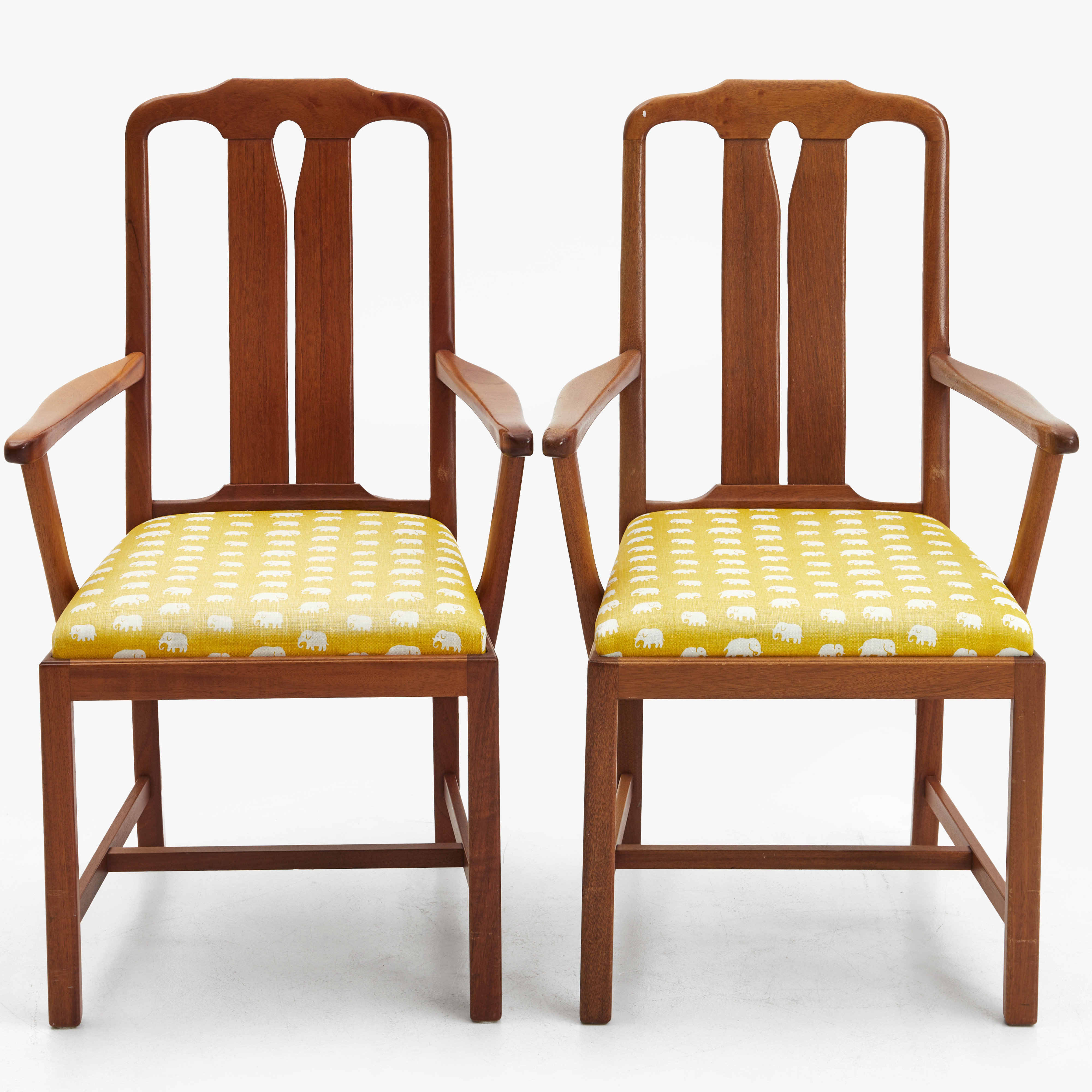 CARL MALMSTEN (1888–1972). Karmstolar, ett par, Ambassadör, klädda med Estrid Ericsons textil "Elefant" (Firma Svenskt Tenn).