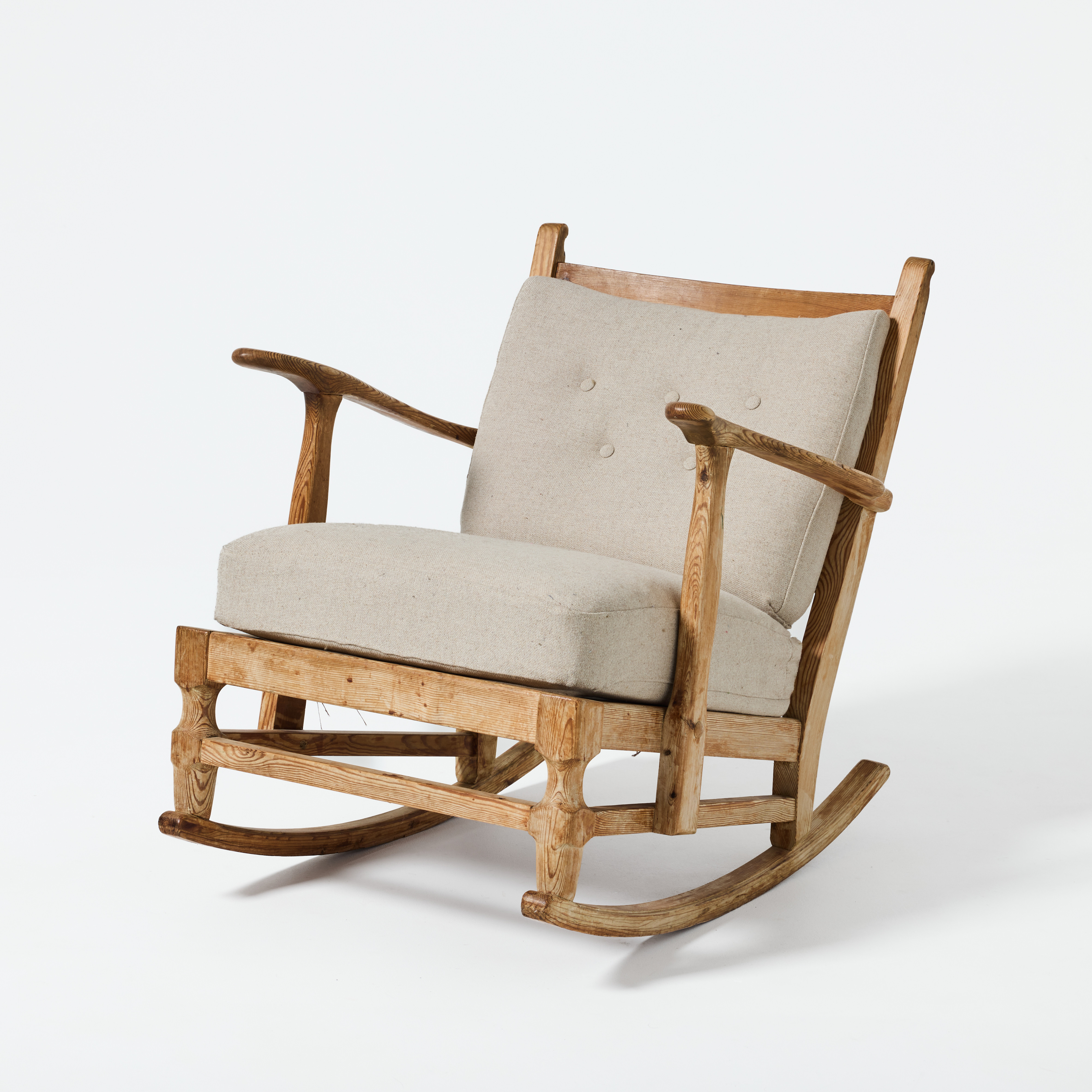 GÖPERTS. Gungstol, Jönköping 1940-tal, Swedish Modern, furu med lösa sitt- och ryggkuddar klädda i ljust tyg.