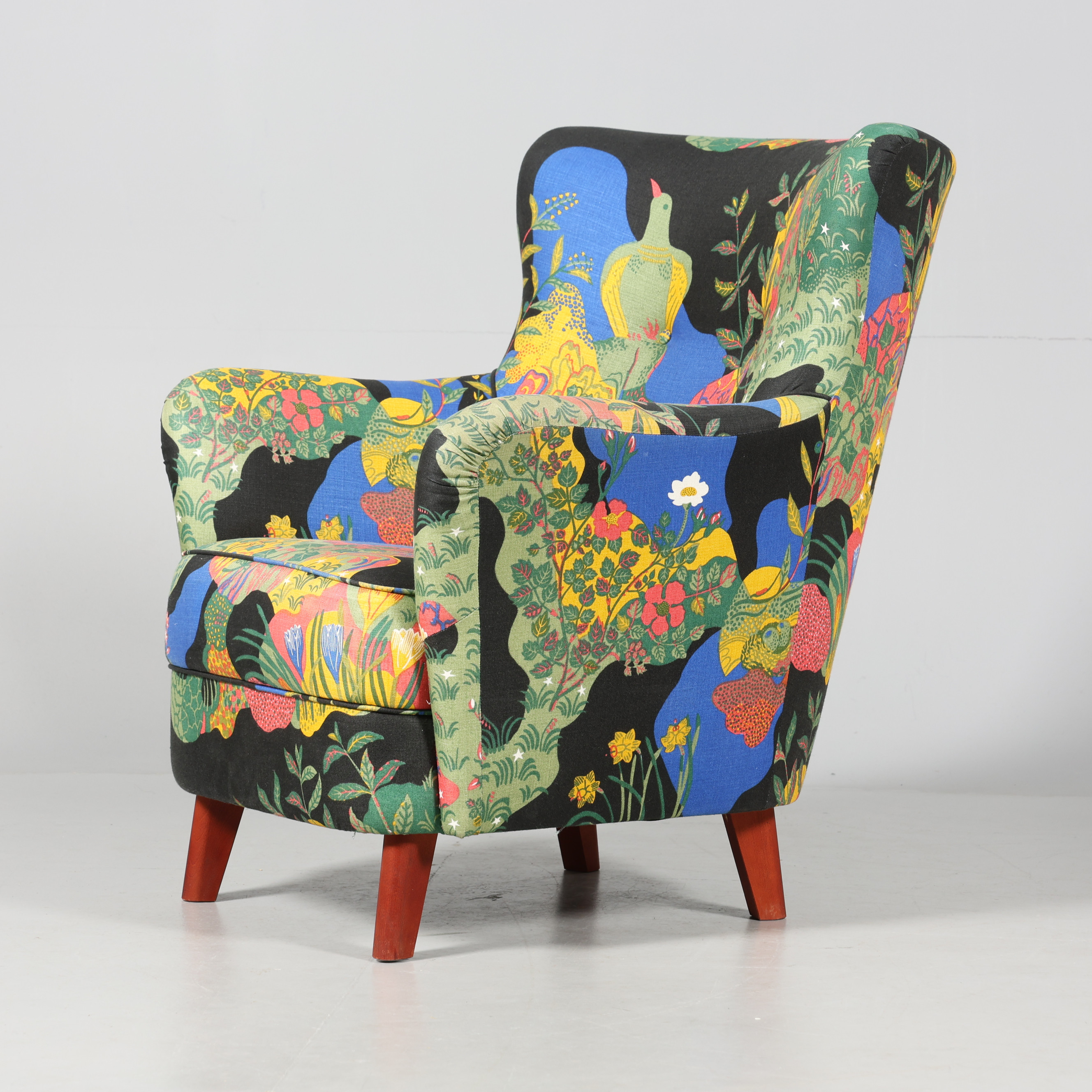 FÅTÖLJ, HT-Collection, Finland, klädd i tyg "Anakreon" från Josef Frank.