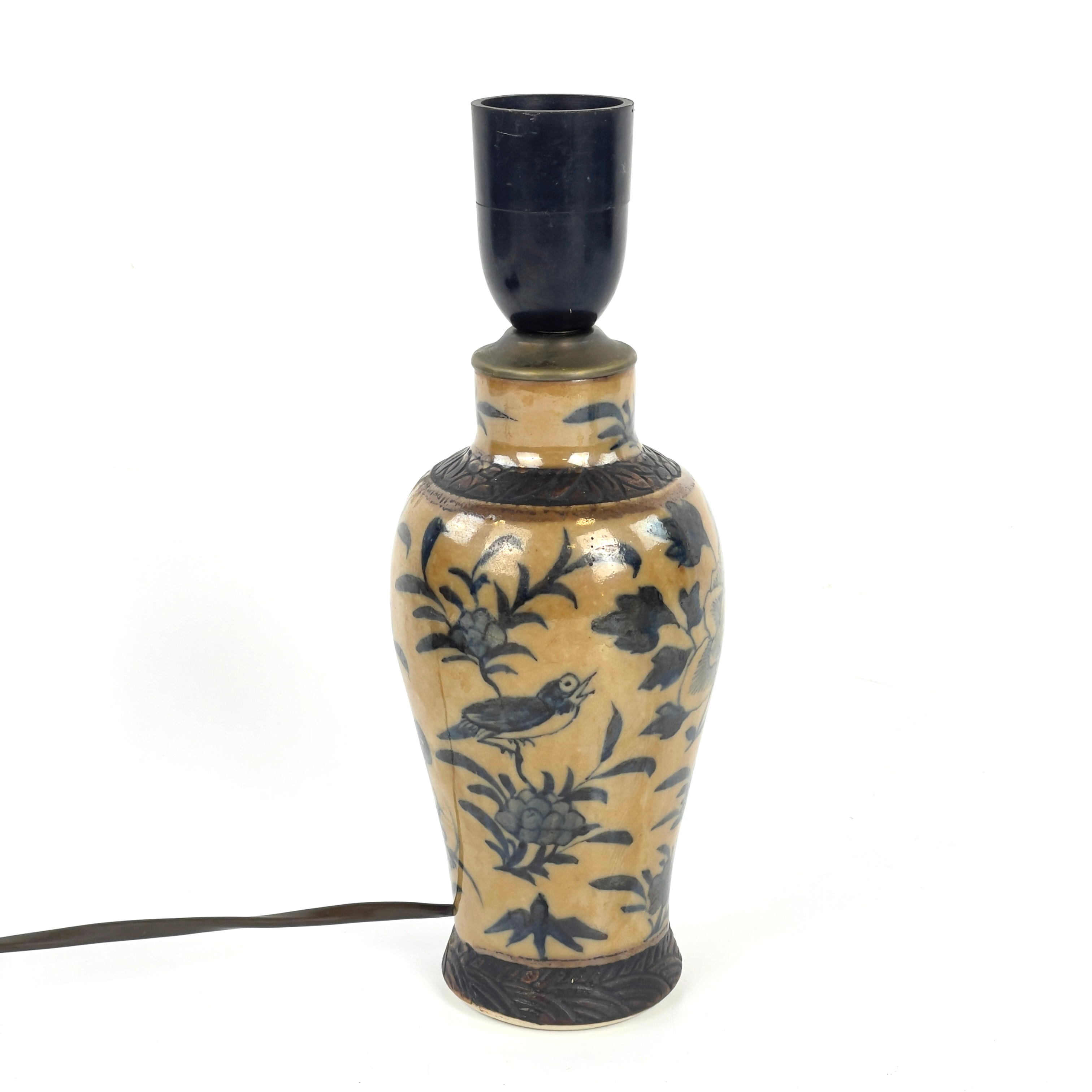 BORDSLAMPA, omgjord vas, Kina, 1800/1900-tal.