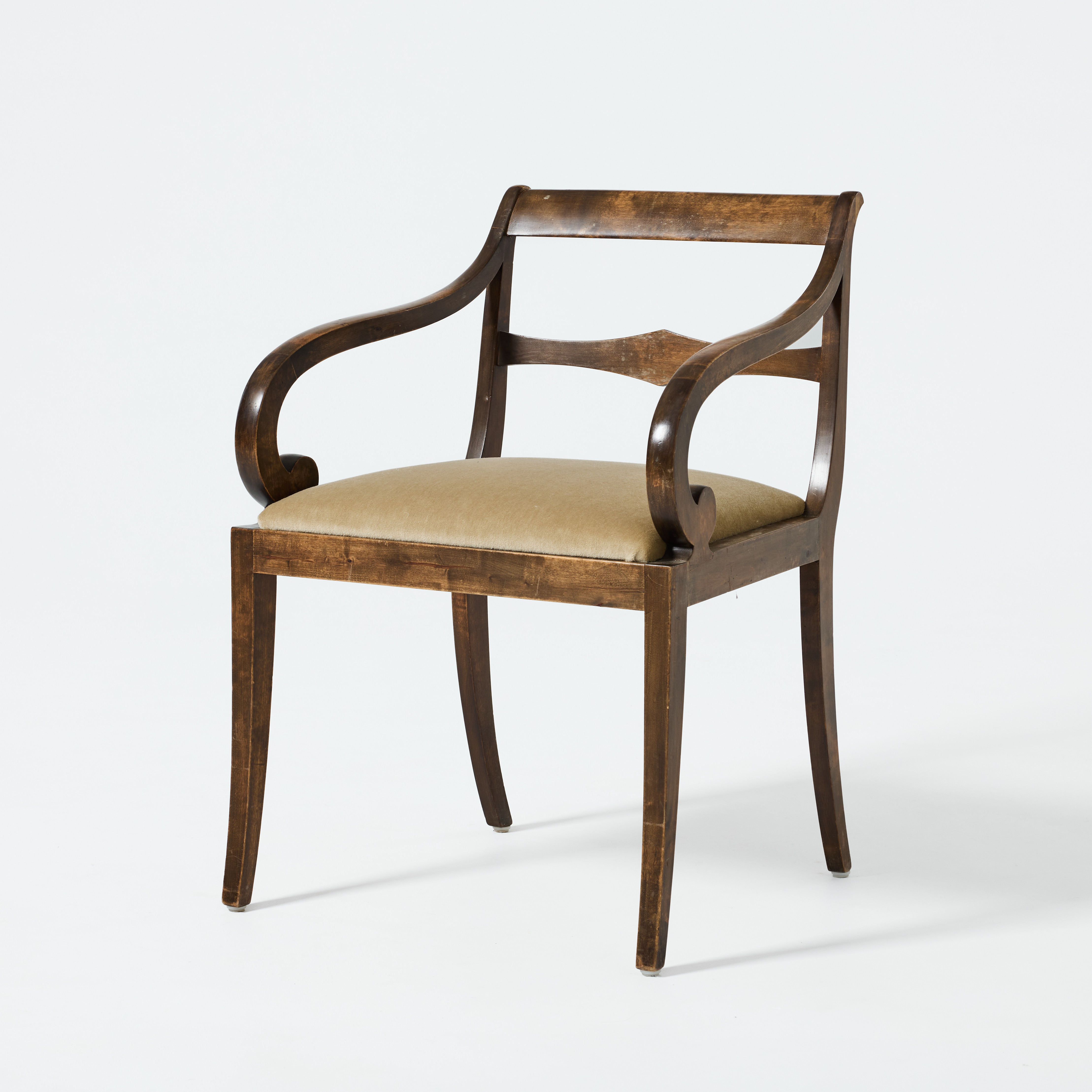 DAVID LUNDH. Karmstol, Svenska Möbelfabrikerna, Bodafors 1920-tal, bonad björk, sits klädd i ljus textil.