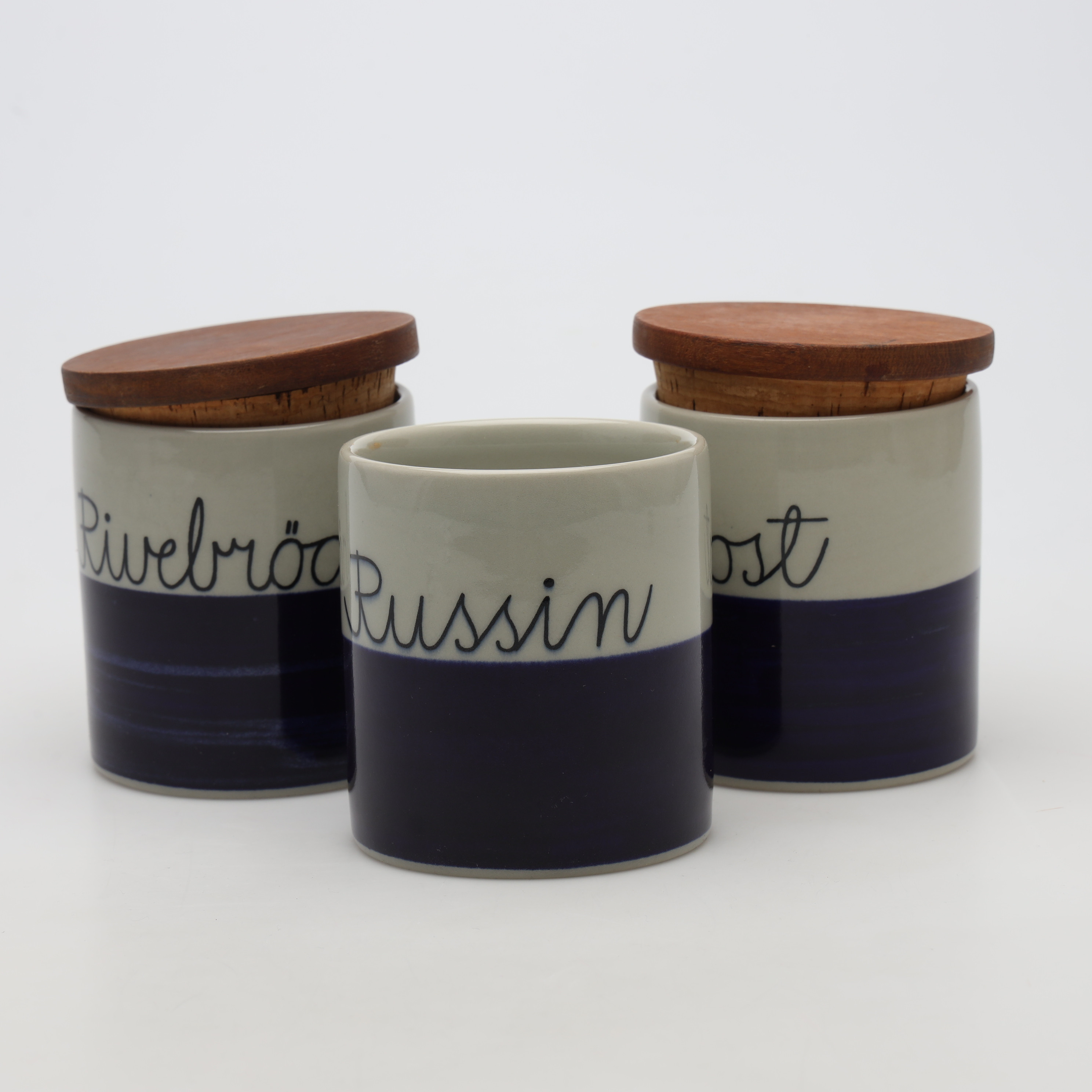 MARIANNE WESTMAN. BURKAR med lock, 3 stycken, Rörstrand.