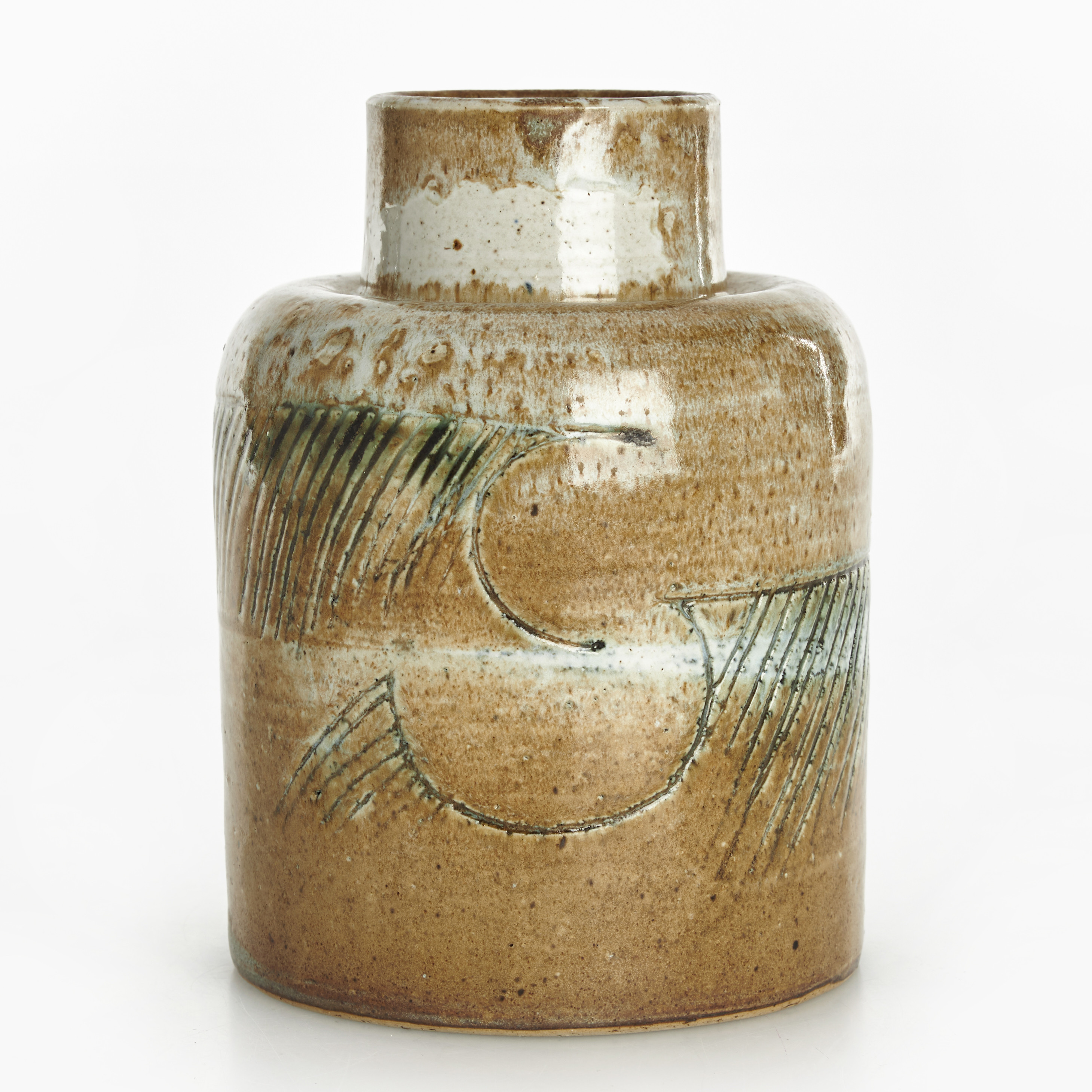 LISA LARSON (1931-2024). Vas, unikat, signerad och daterad Lisa L. -84., glaserat stengods med ristad dekor.