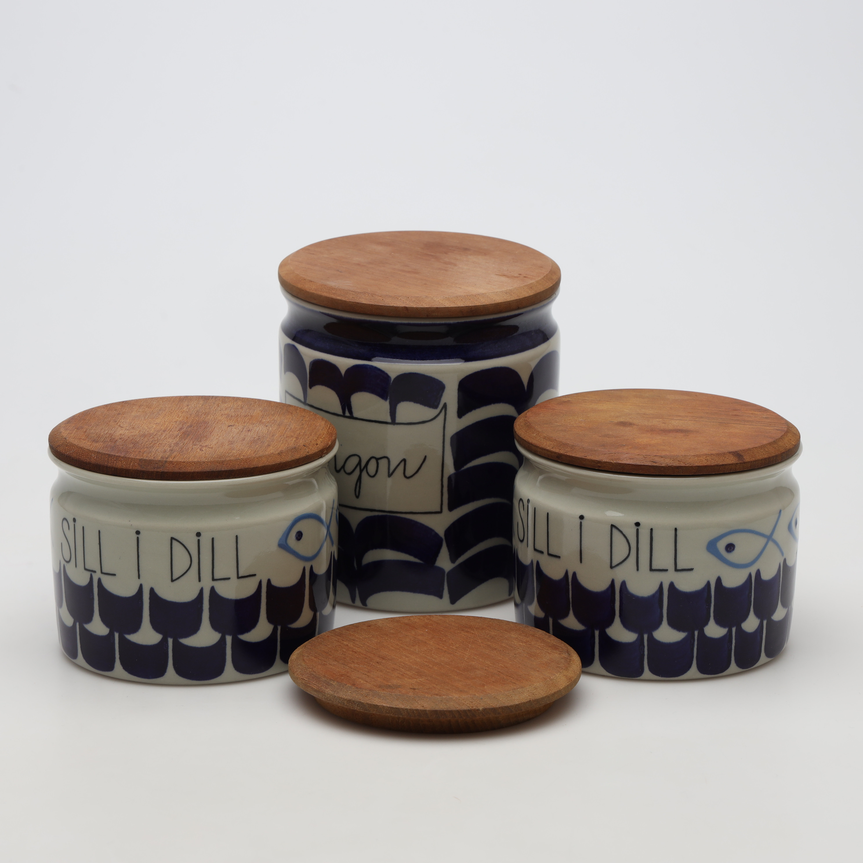 MARIANNE WESTMAN. BURKAR med lock, 3 stycken, Rörstrand.