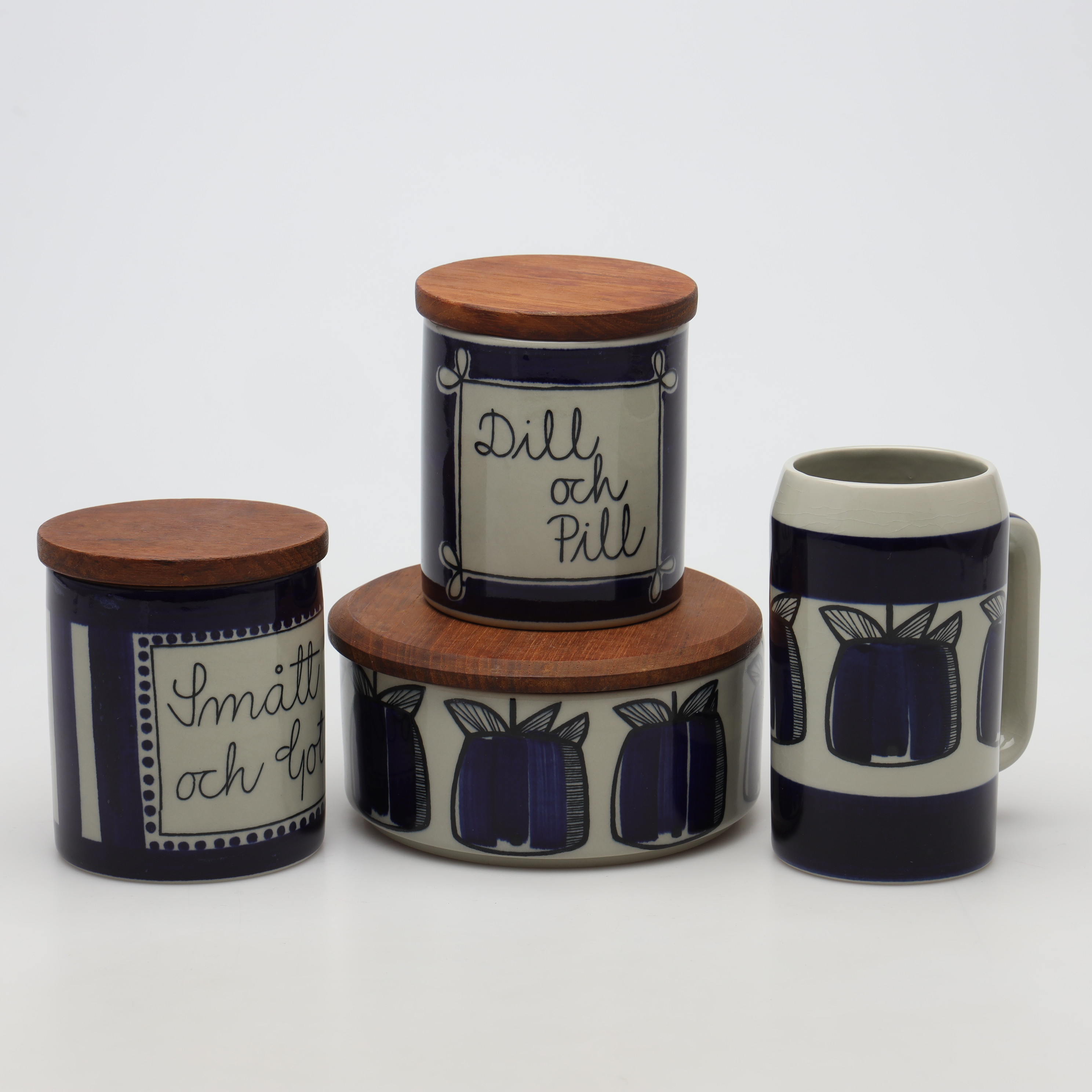 MARIANNE WESTMAN. BURKAR med lock samt mugg, 4 delar, Rörstrand.