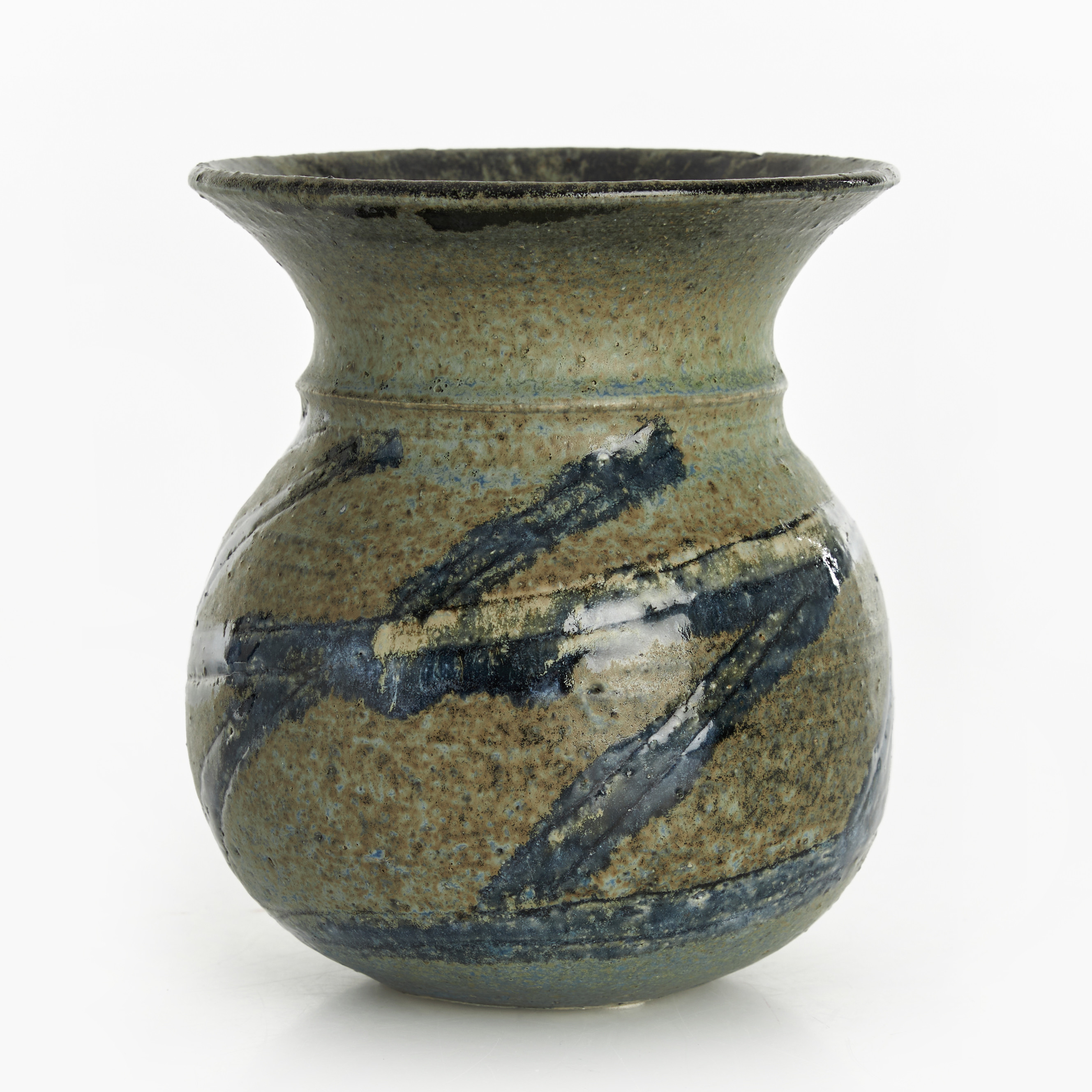 LISA LARSON (1931-2024). Vas, unikat, signerad Lisa L., 1980-tal, glaserat stengods med ristat och blankglaserat mönster.