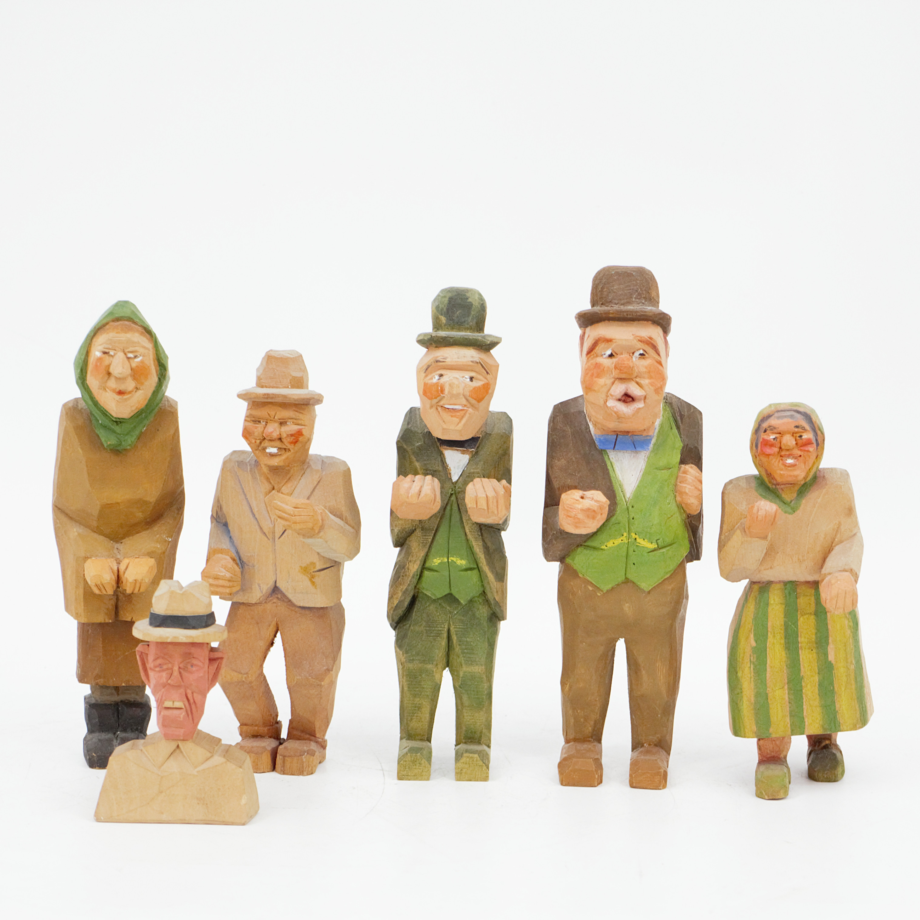OIDENTIFIERAD KONSTNÄR. Skulpturer, 6 st, snidat och bemålat trä, bl.a tre gubbar, 1900-tal.