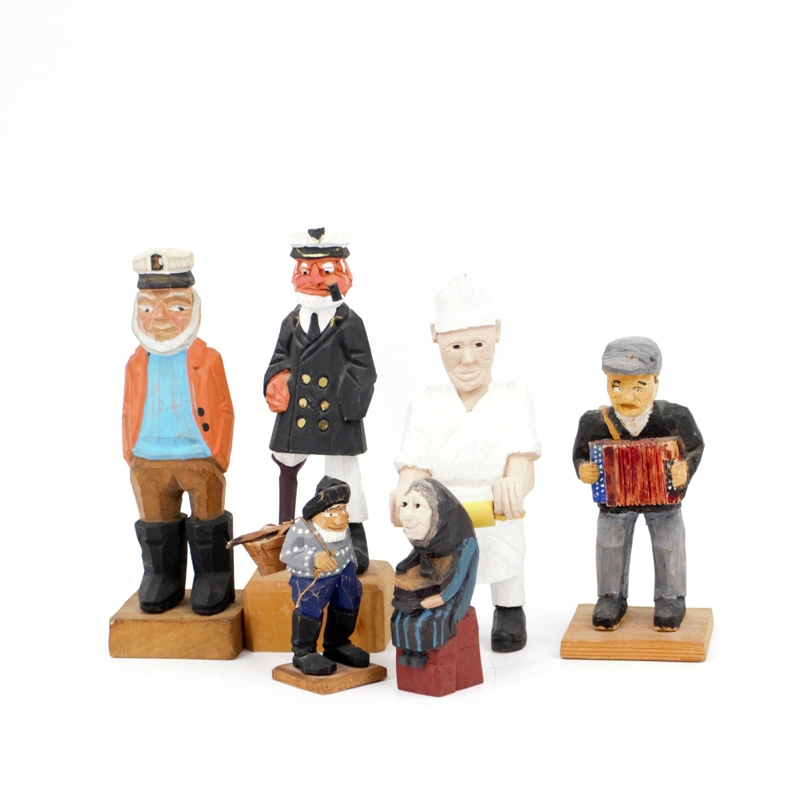 OIDENTIFIERAD KONSTNÄR. Skulpturer, 6 st, snidat och bemålat trä, bl.a kapten med träben och bagare, 1900-tal.