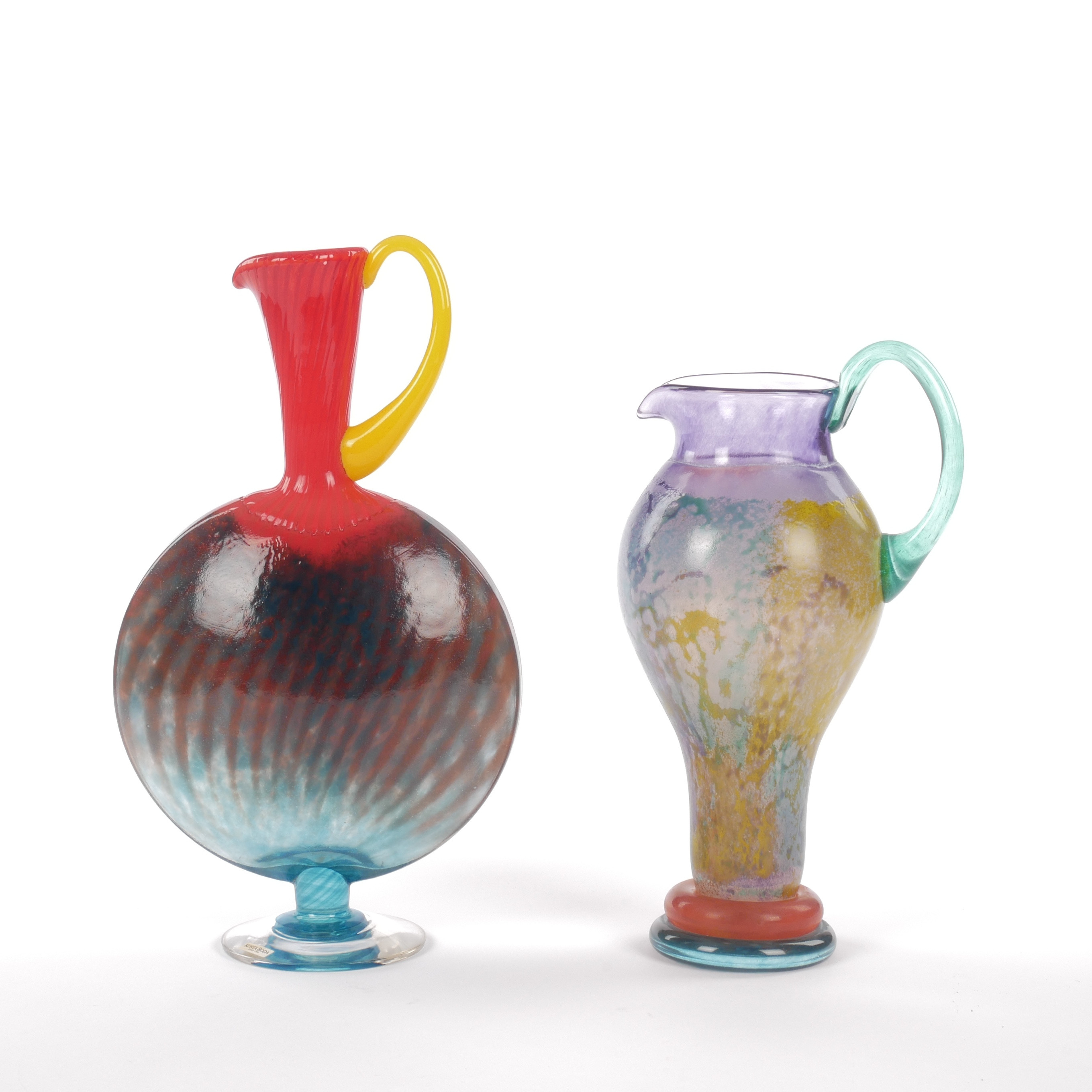 KJELL ENGMAN. Kannor, 2 st, konstglas, Kosta Boda.