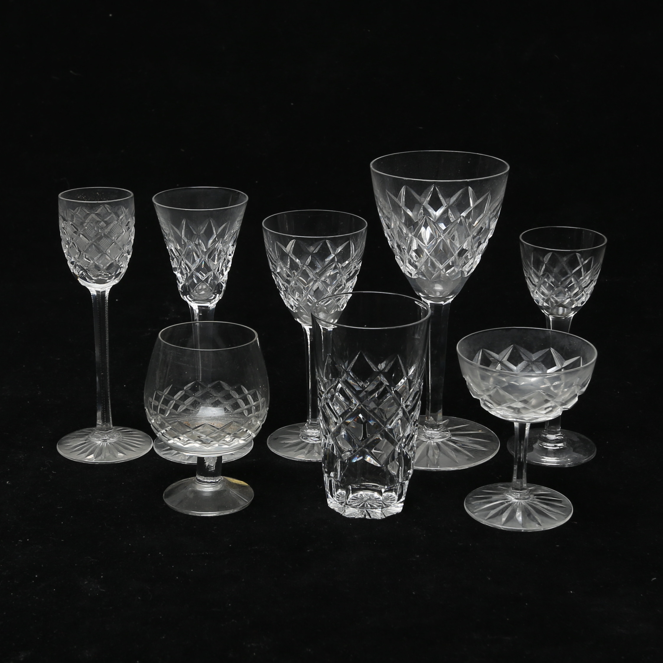 SERVISGLAS, totalt 52 delar, slipad dekor.