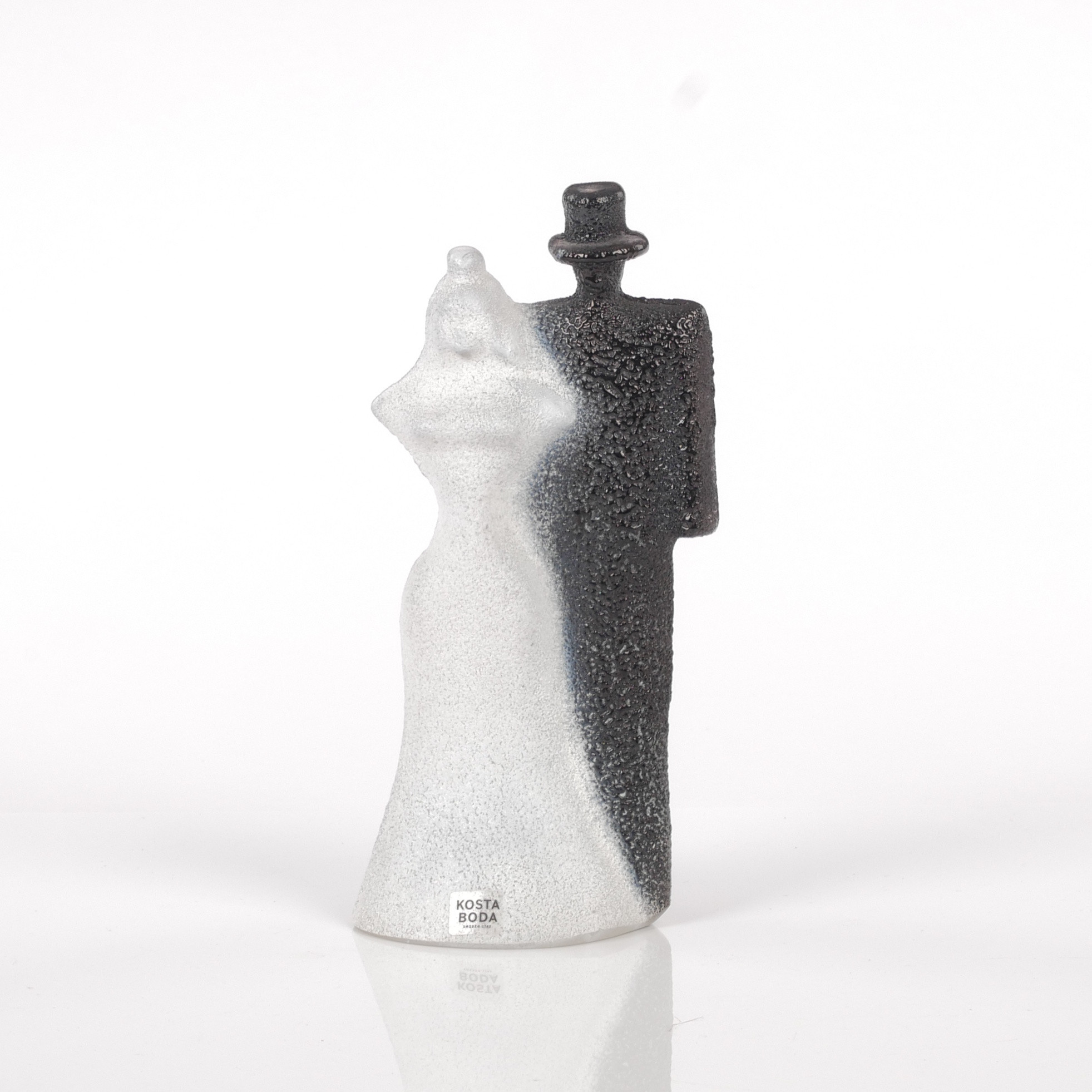 KJELL ENGMAN. Figurin, "Catwalk Wedding", Kosta Boda, signerad.