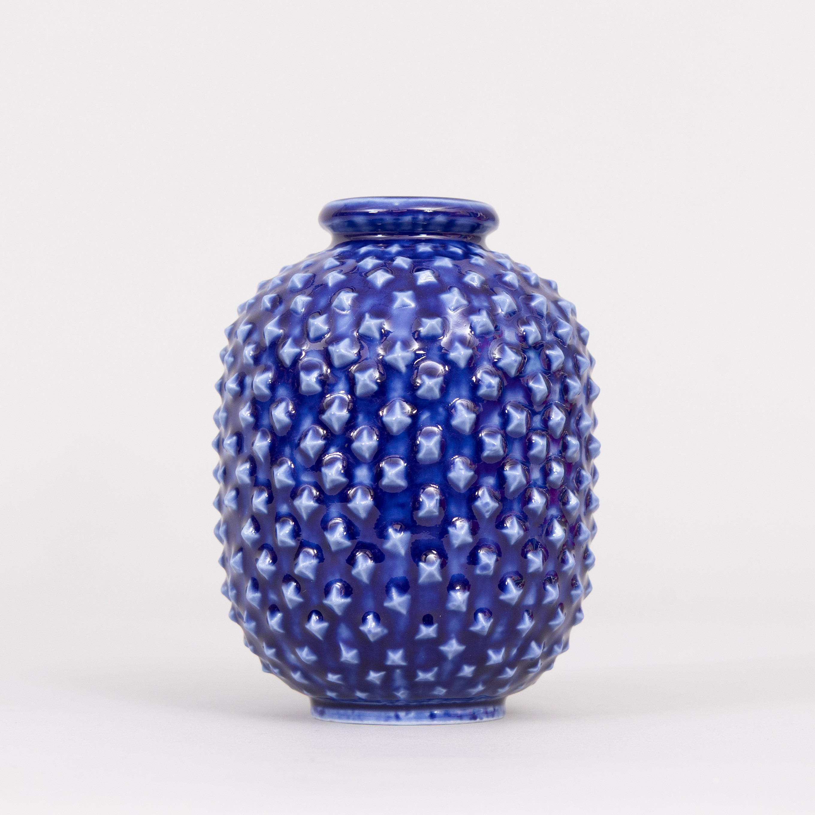 GUNNAR NYLUND. Vas, stengods, Rörstrand, Sweden. signerad GN.