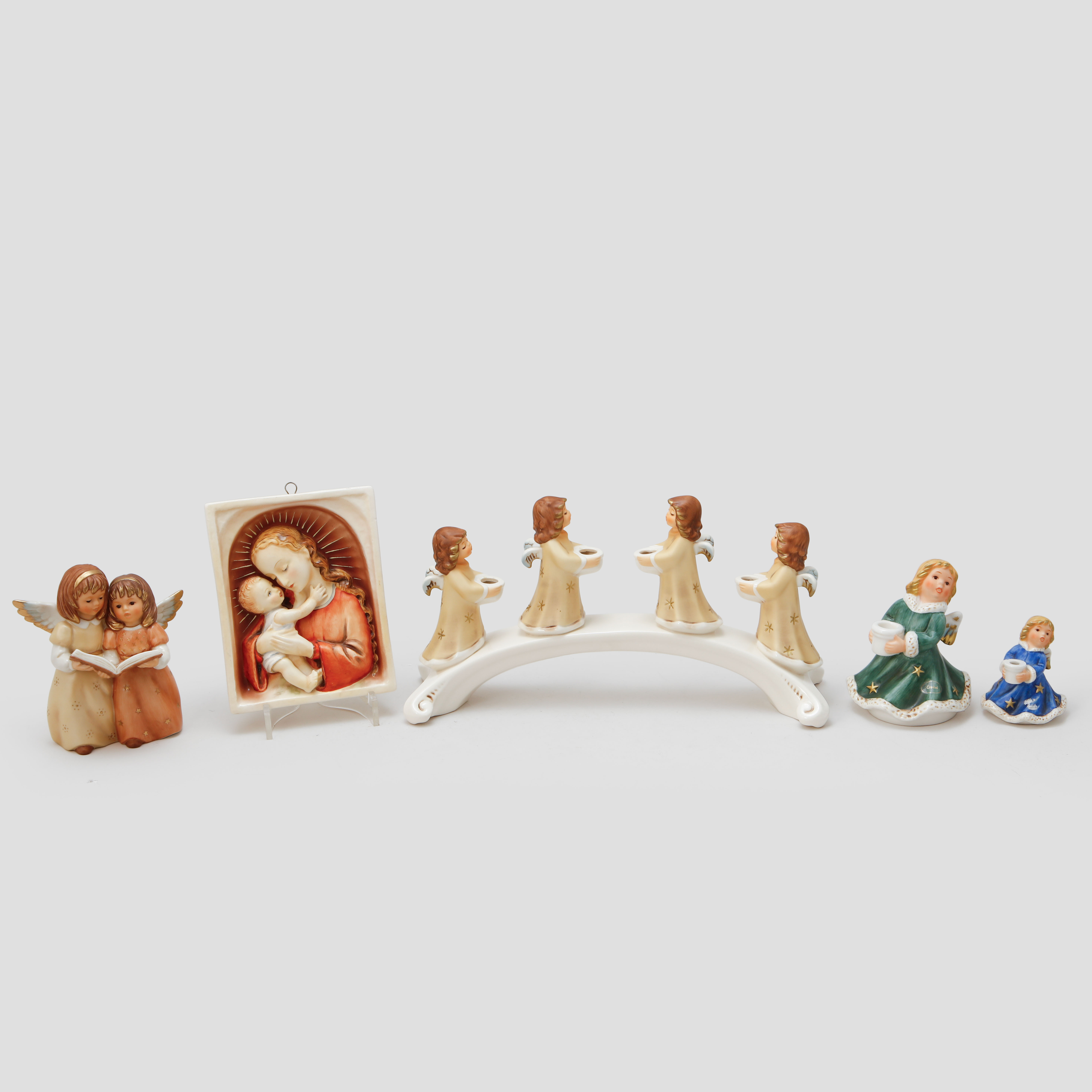 KANDELABER, LJUSSTAKAR, 2 st, VÄGGPLATTA och FIGURIN, porslin, Goebel.