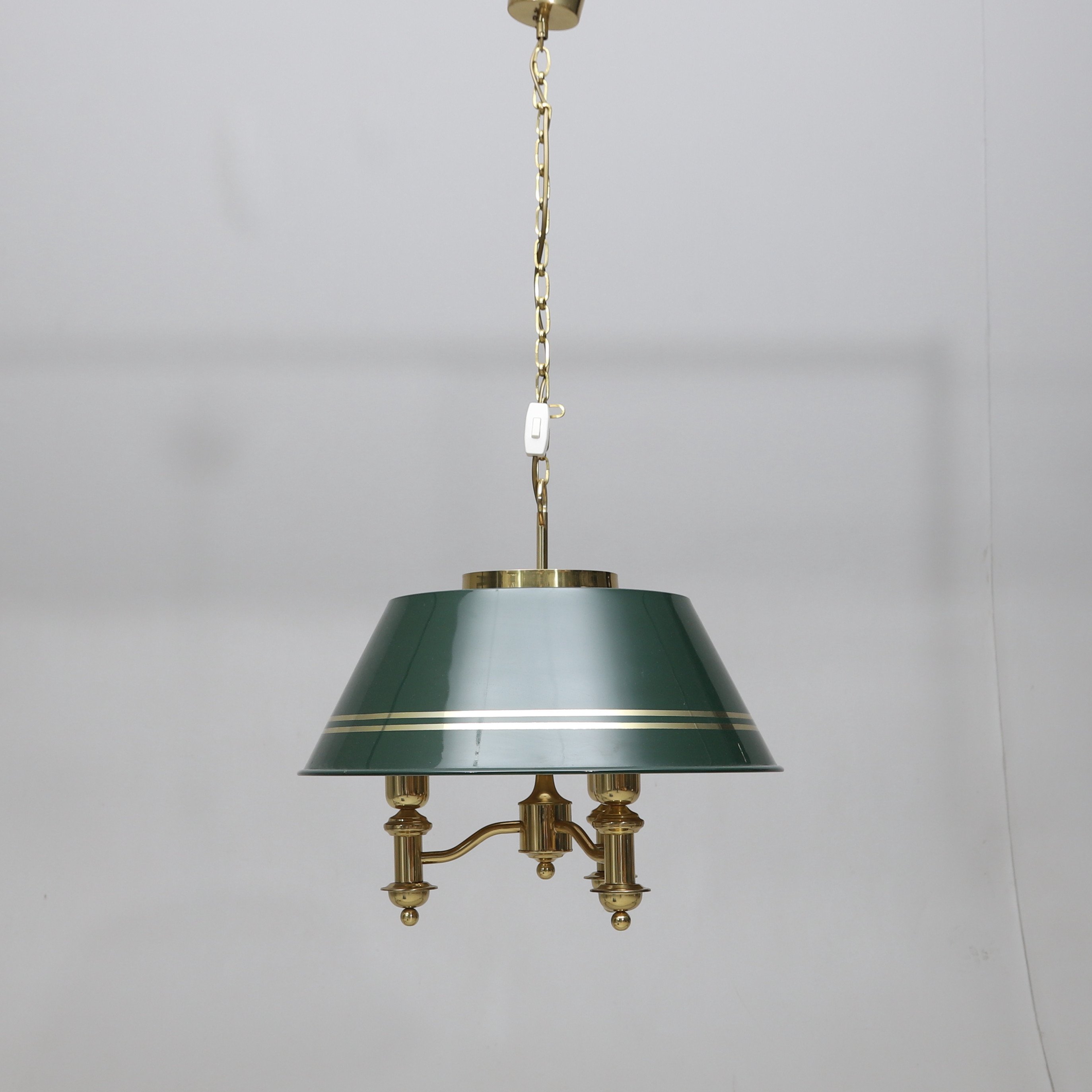 TAKLAMPA, metall/mässing, Öia, 1900-talets andra hälft.