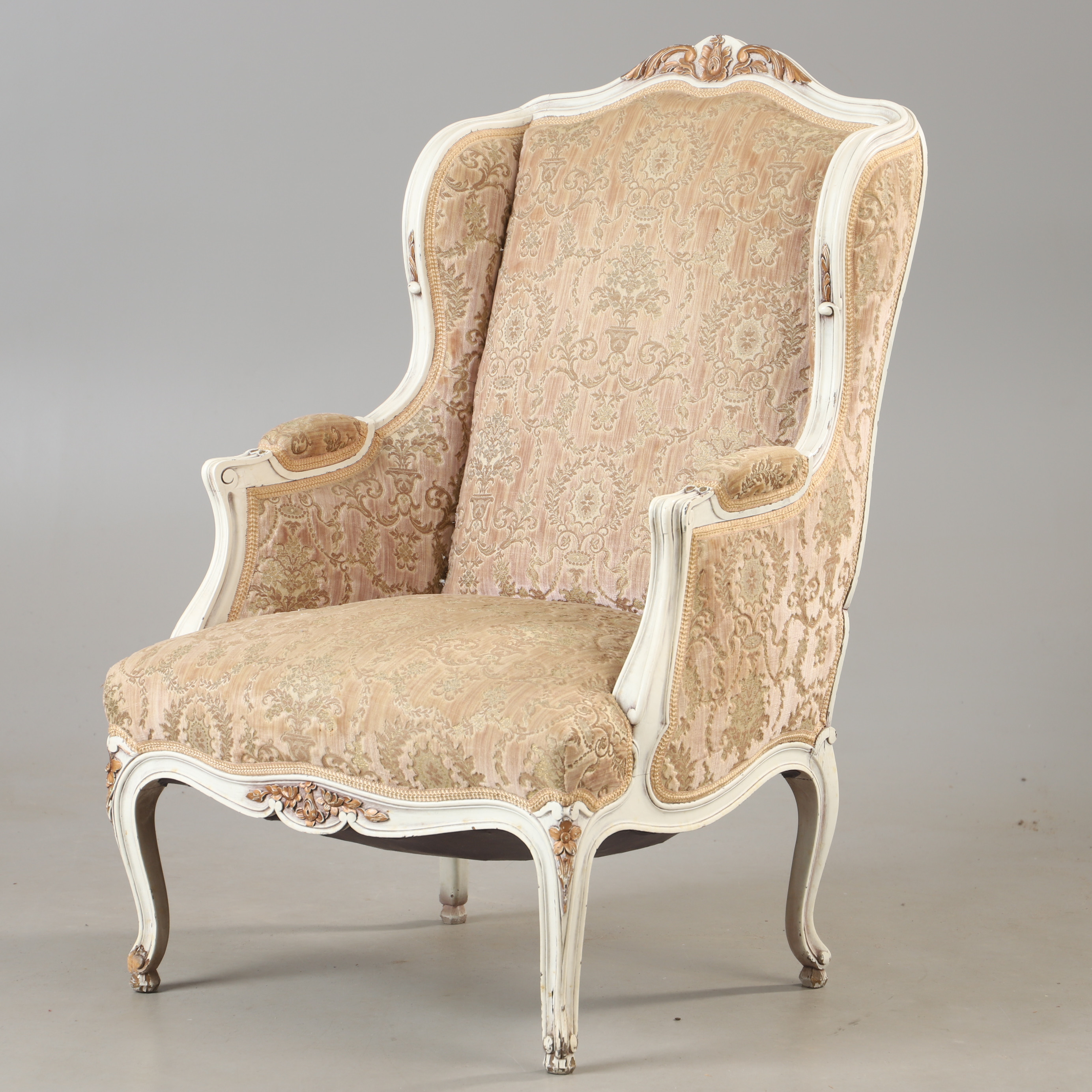 FÅTÖLJ, vitmålad med textilklädsel, rokokostil.