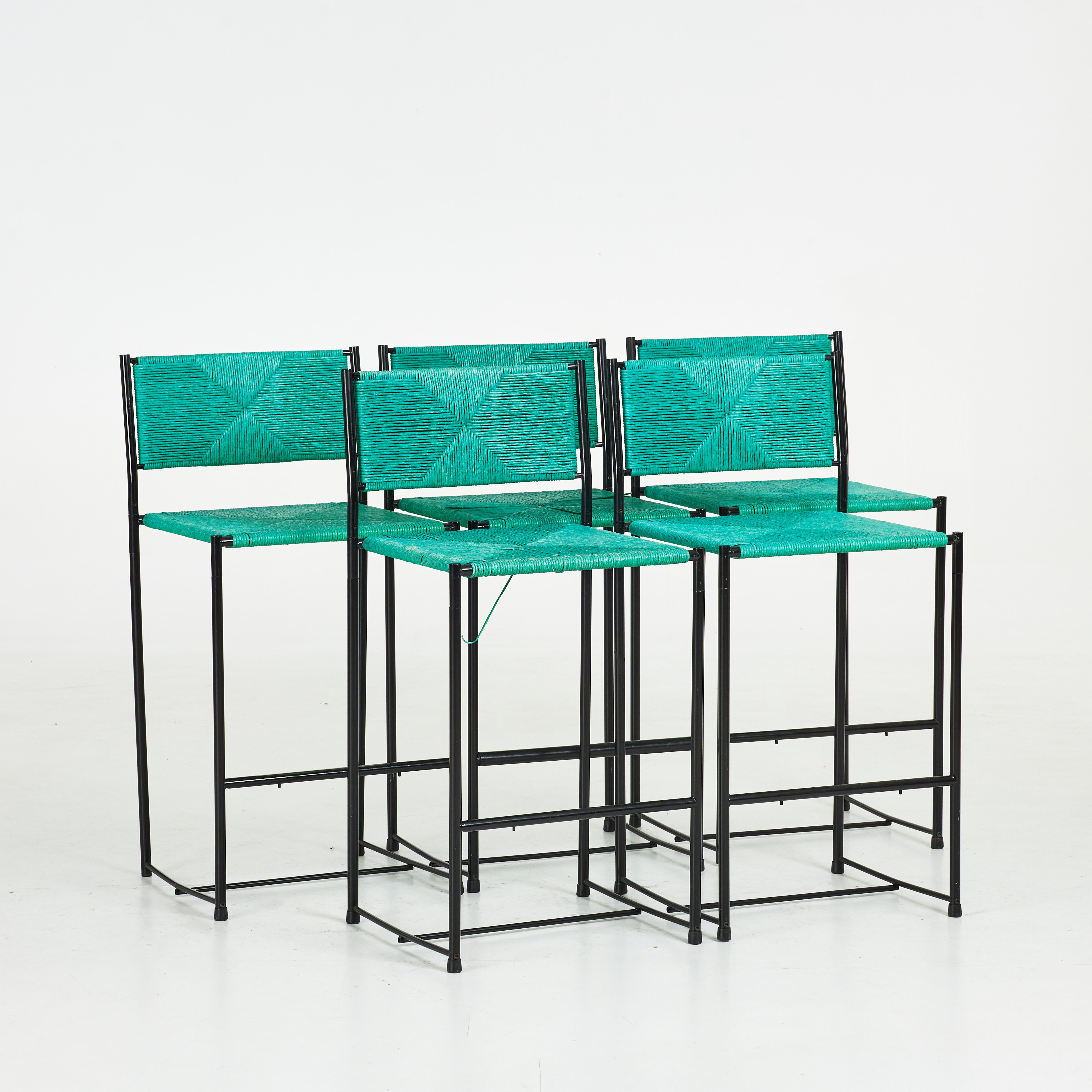 BARSTOLAR, 5 st, svartlackerad metall, sits-och rygglän i flätat papperssnöre.