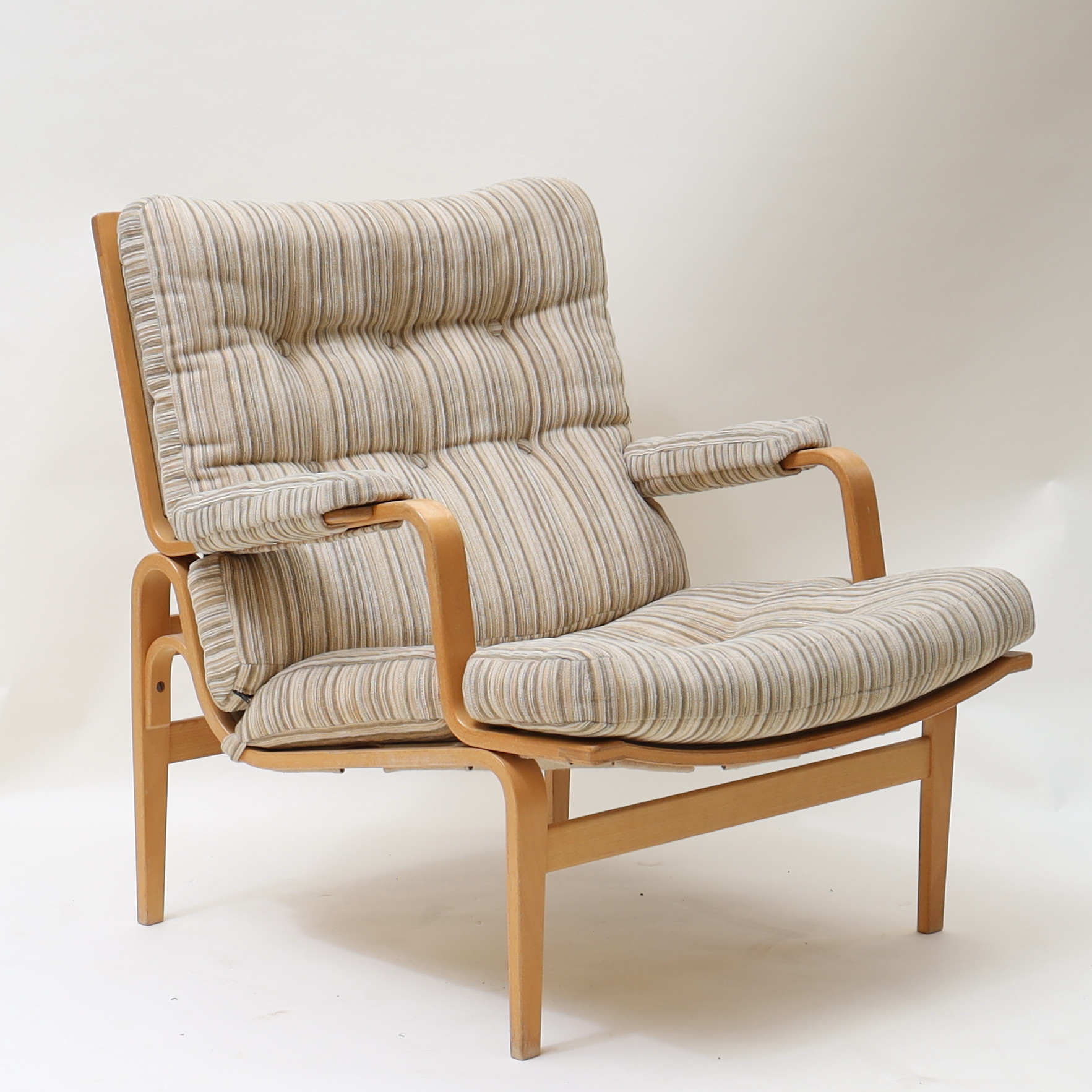 BRUNO MATHSSON. Fåtölj, "Ingrid" Dux.