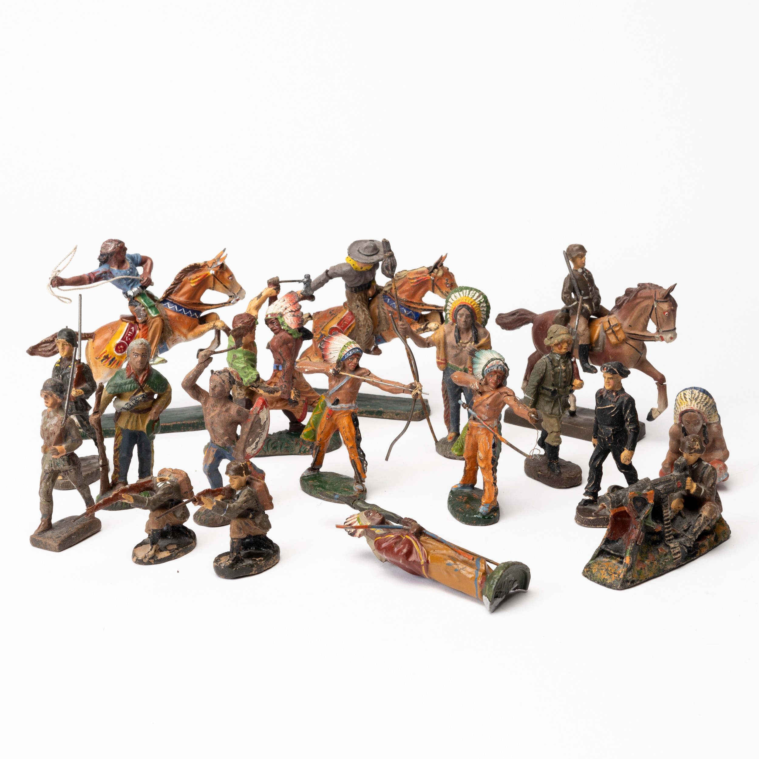 ELASTOLIN MED FLERA, 18 delar, westernfigurer och soldater.