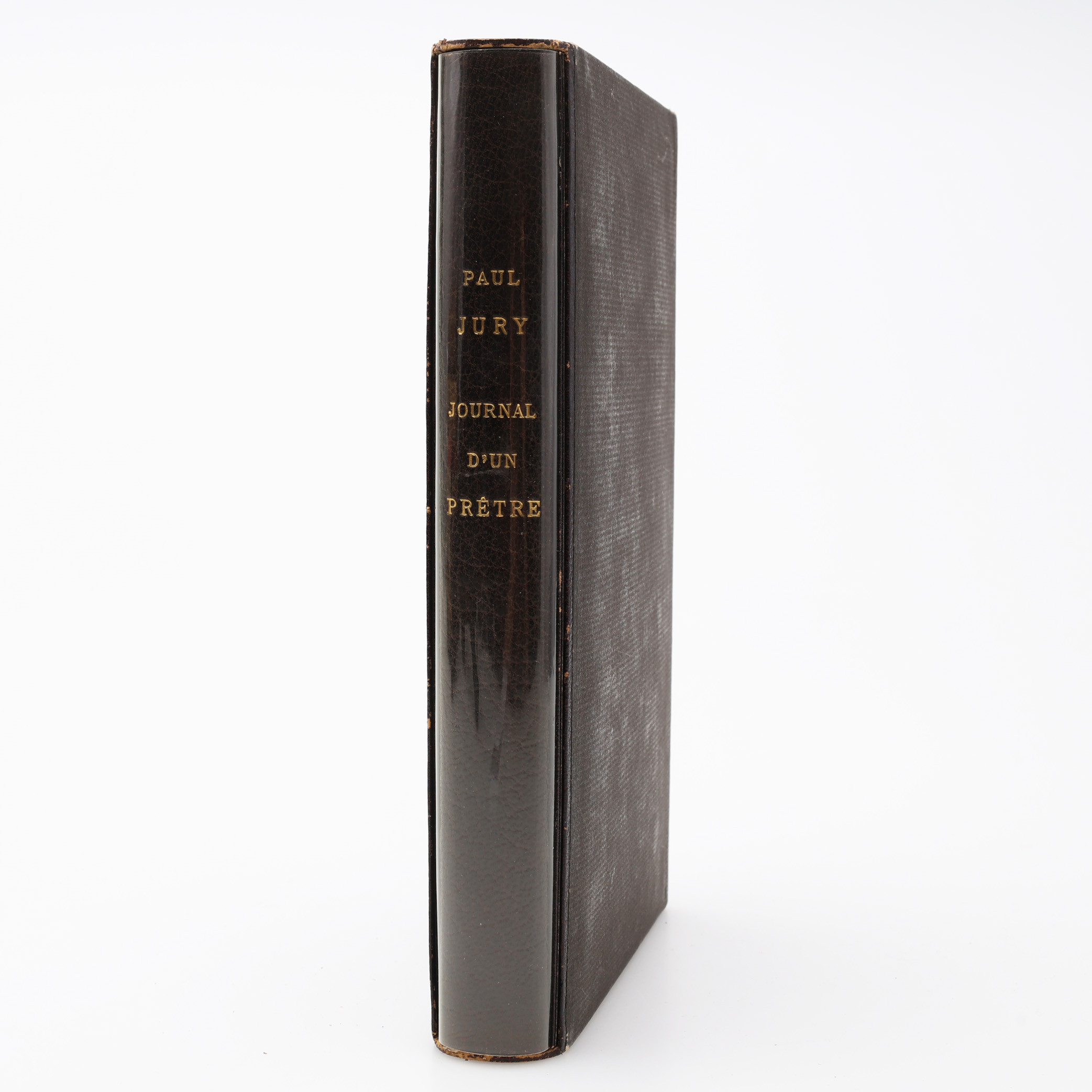 BOKBAND. ETT BAND I BRUN MAROKÄNG OCH MOCKASKINN AV DEN FRANSKE MÄSTERBOKBINDAREN PIERRE LUCIEN MARTIN 1956 - INNEHÅLLER PAUL JURY'S JOURNAL D'UN PRETRE - NR. 2 AV 26 EXEMPLAR.