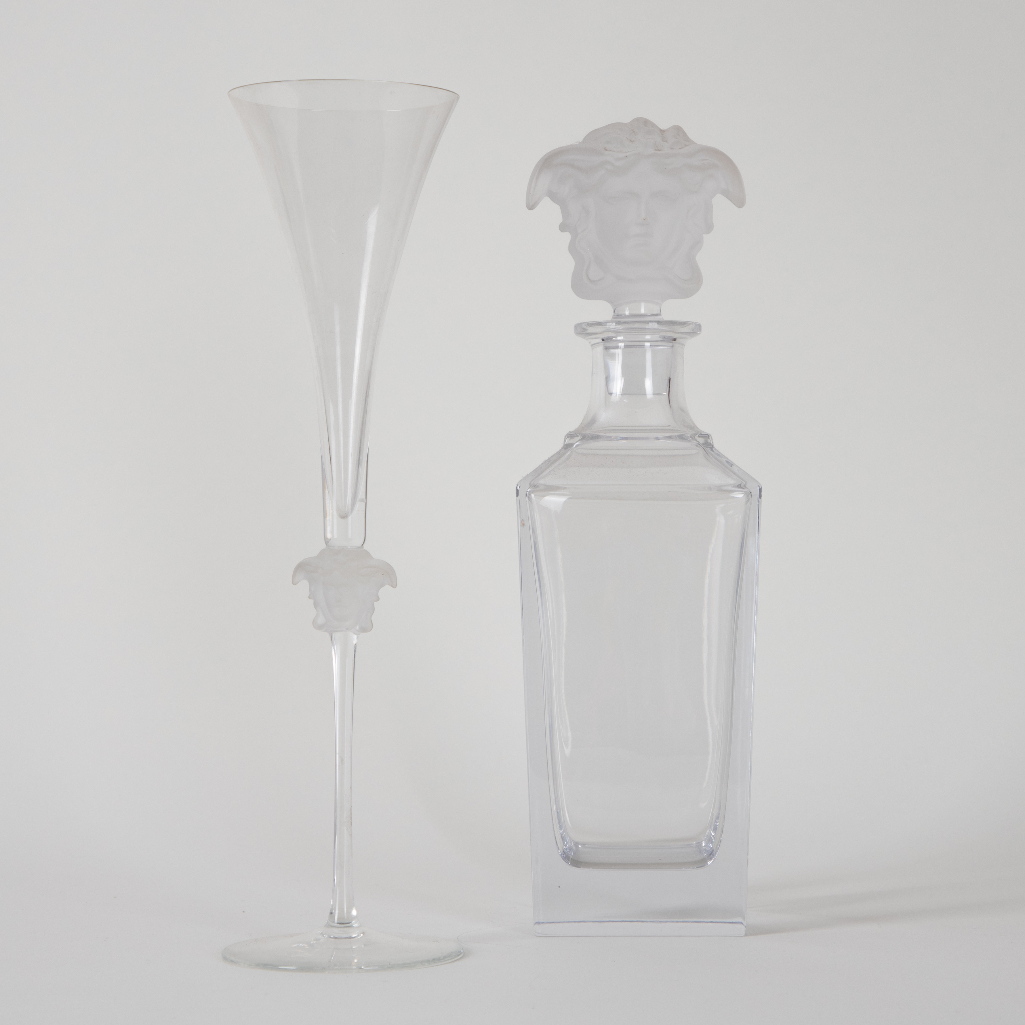 Rosenthal, Versace, Karaffe 'Medusa' + ein Sektglas (2).