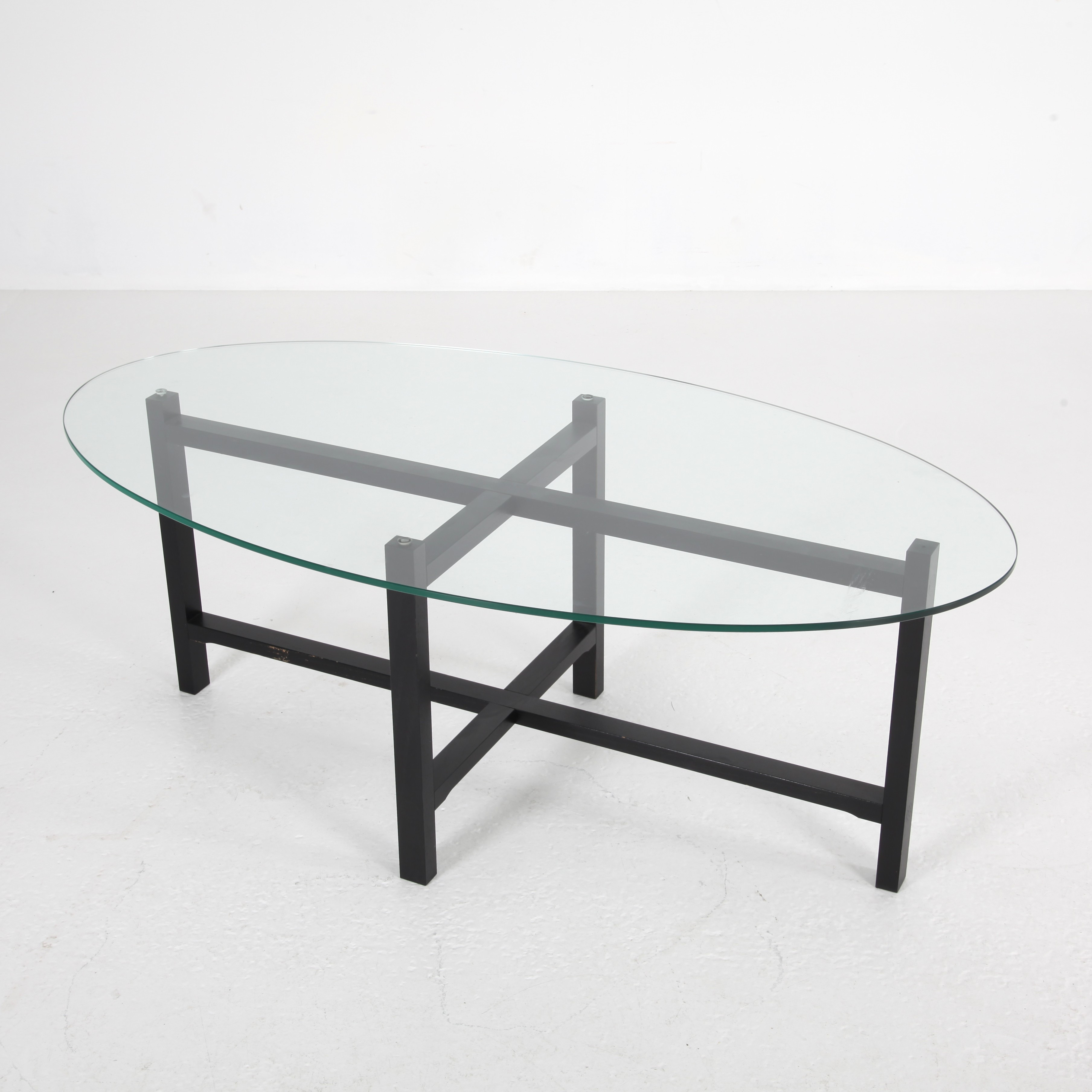 SOFFBORD MED GLASSKIVA.