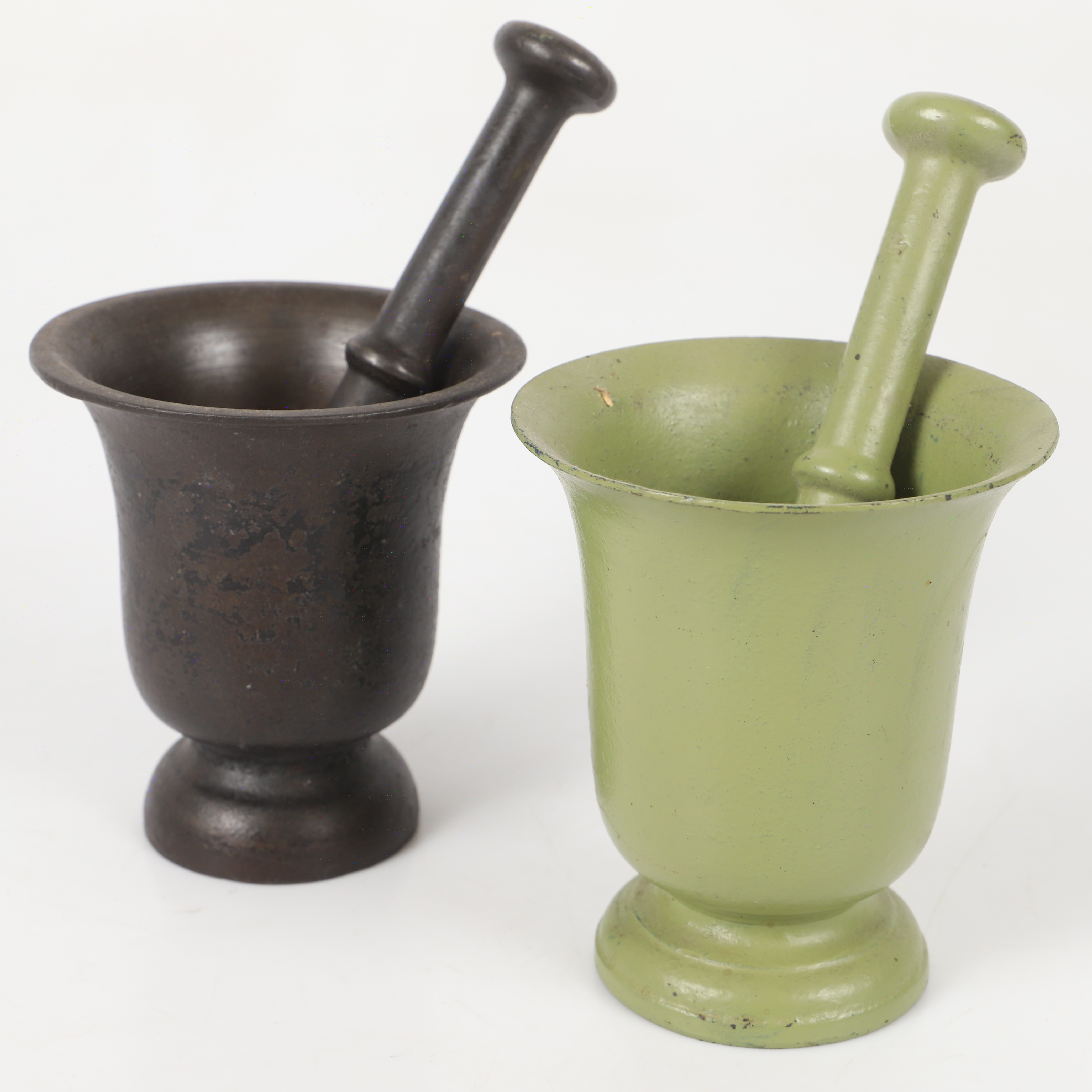 MORTLAR, 2 stycken, järn, 1800/1900-tal.