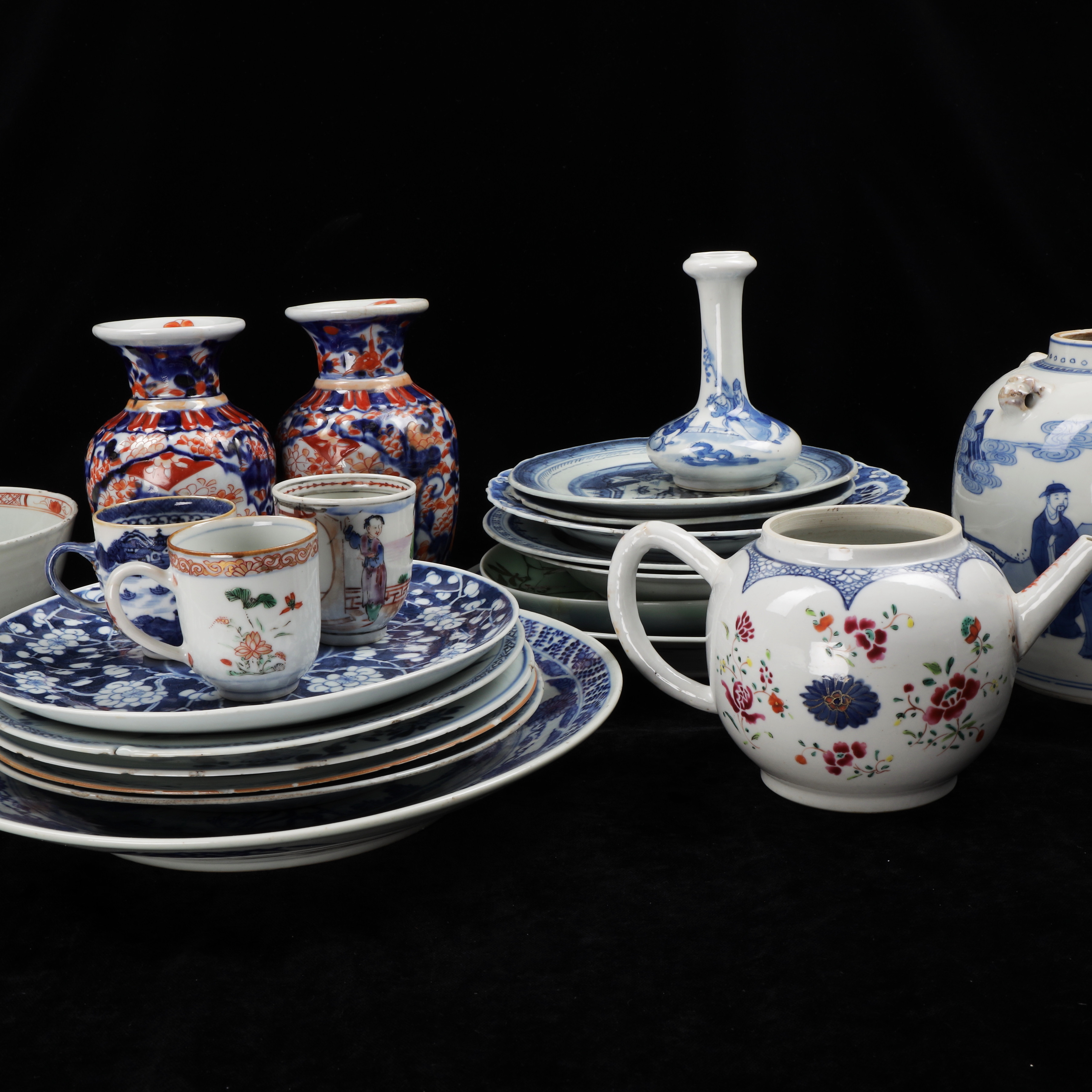 TALLRIKAR, URNOR mm, 22 delar, porslin, orientaliska, 1800/1900-tal.