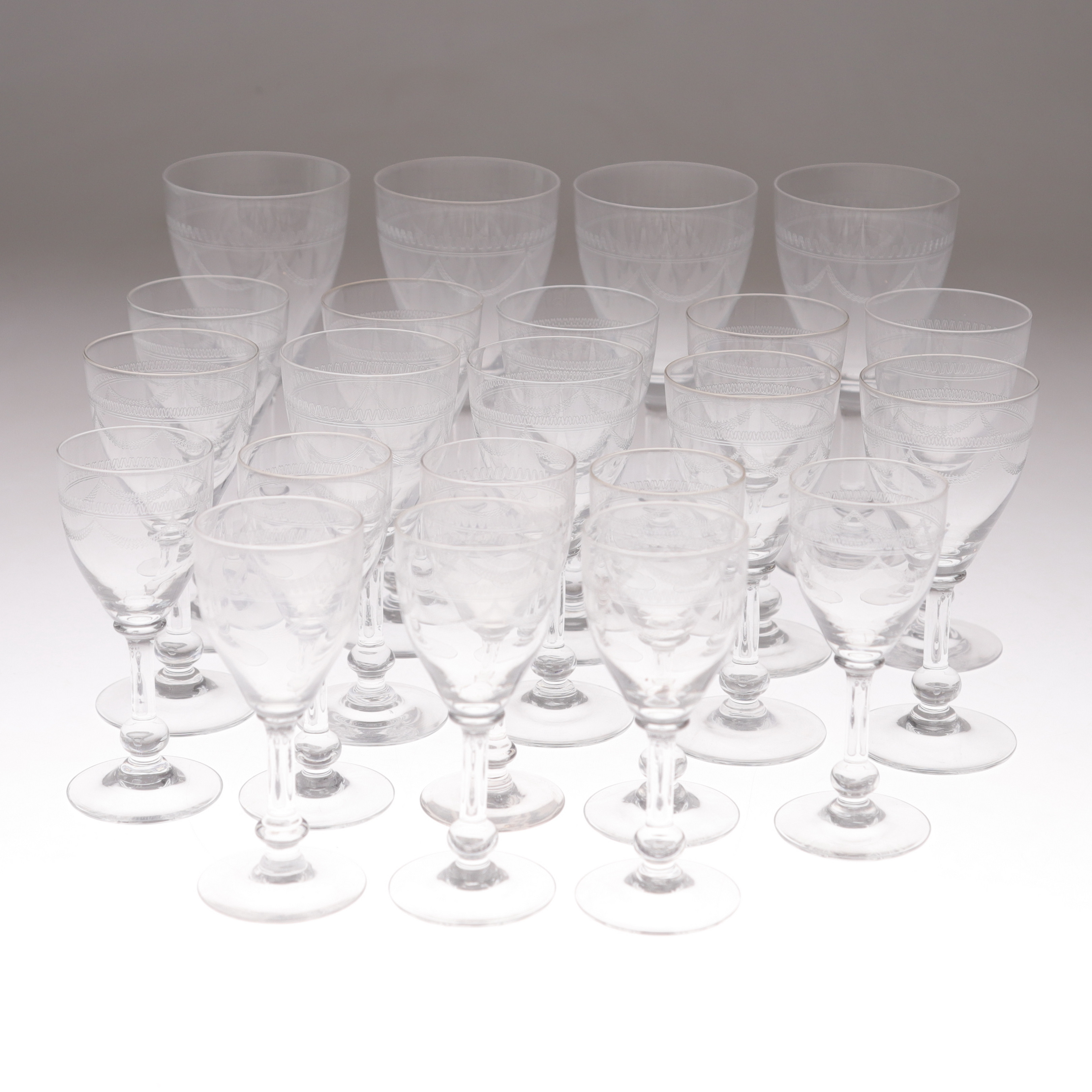 GLASSERVIS, 20 delar, pantograferad dekor, 1900-talets början.