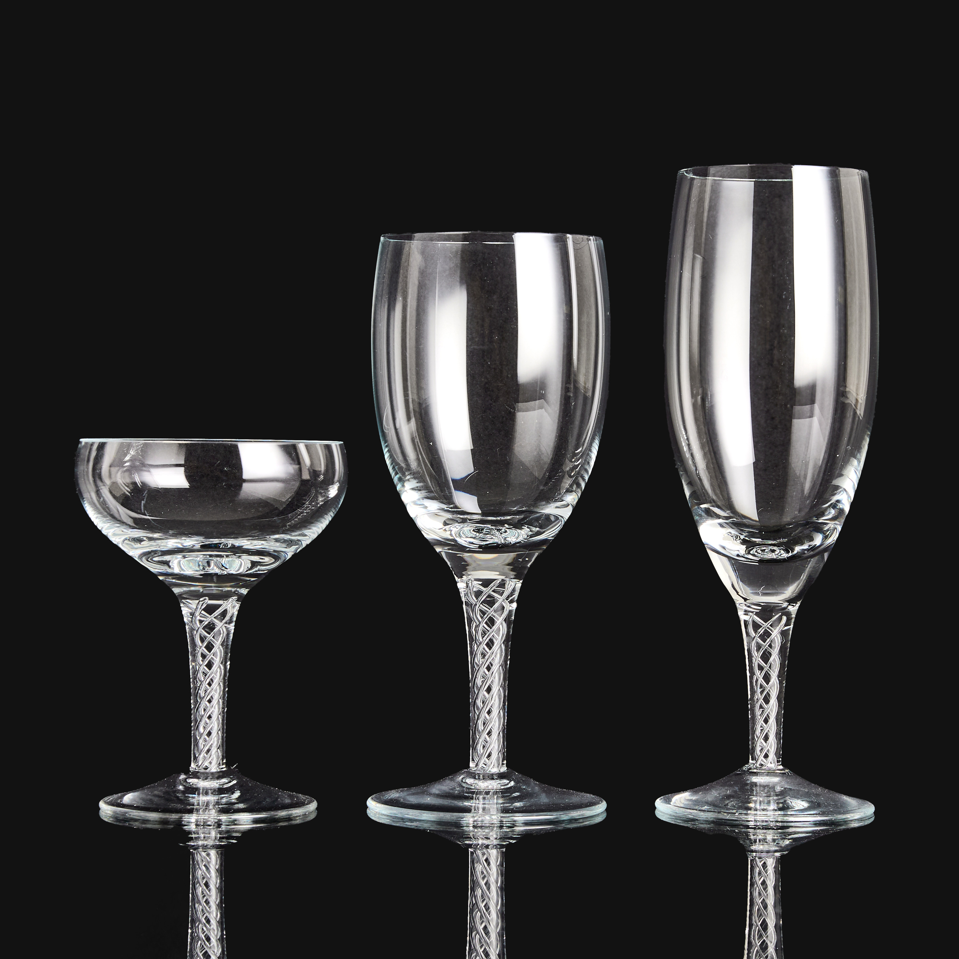 JACOB E. BANG. Glasservis, 35 delar, "Amager Twist" Holmegaard, Danmark.