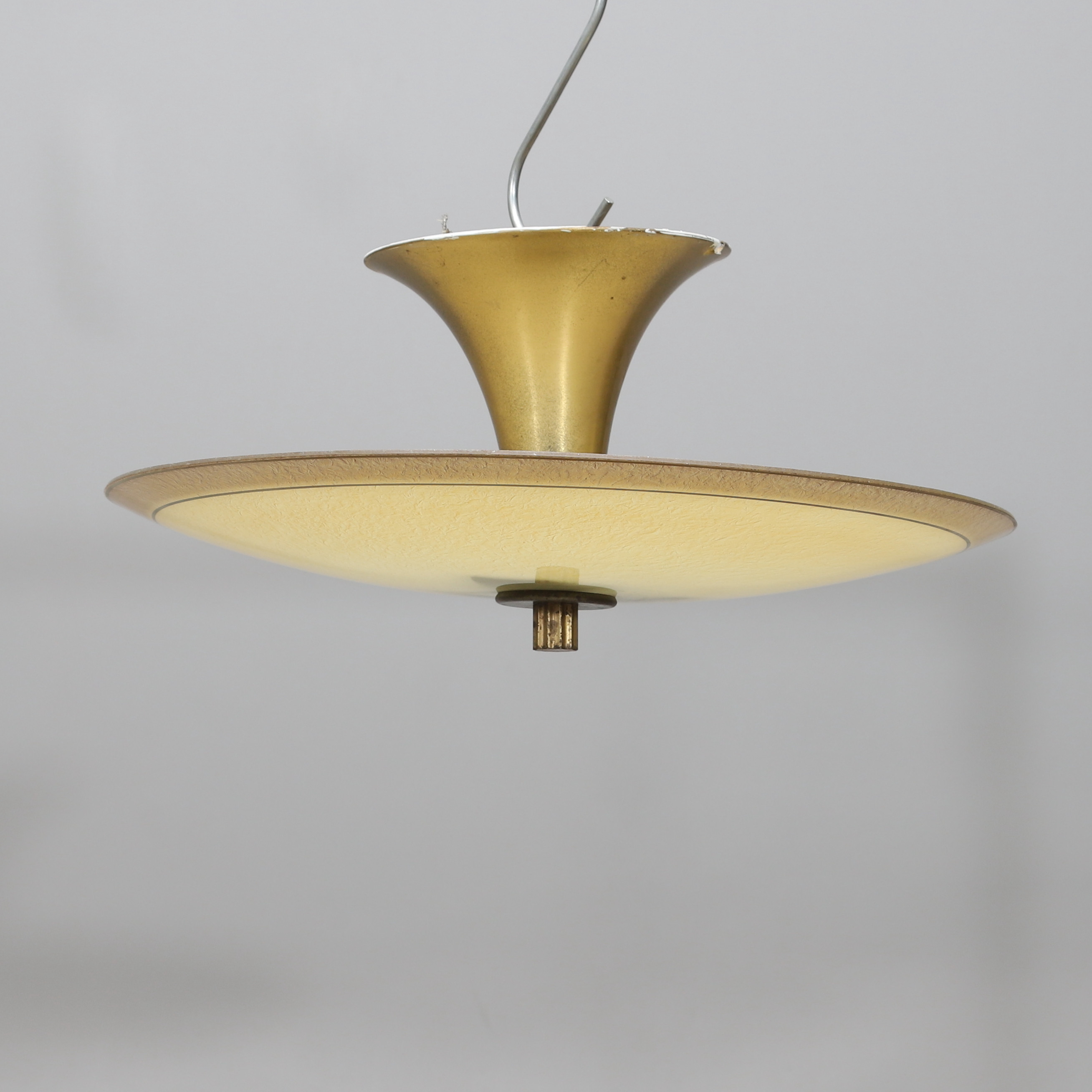 TAKLAMPA, plafondmodell, glas och gulmetall, 1940-tal.