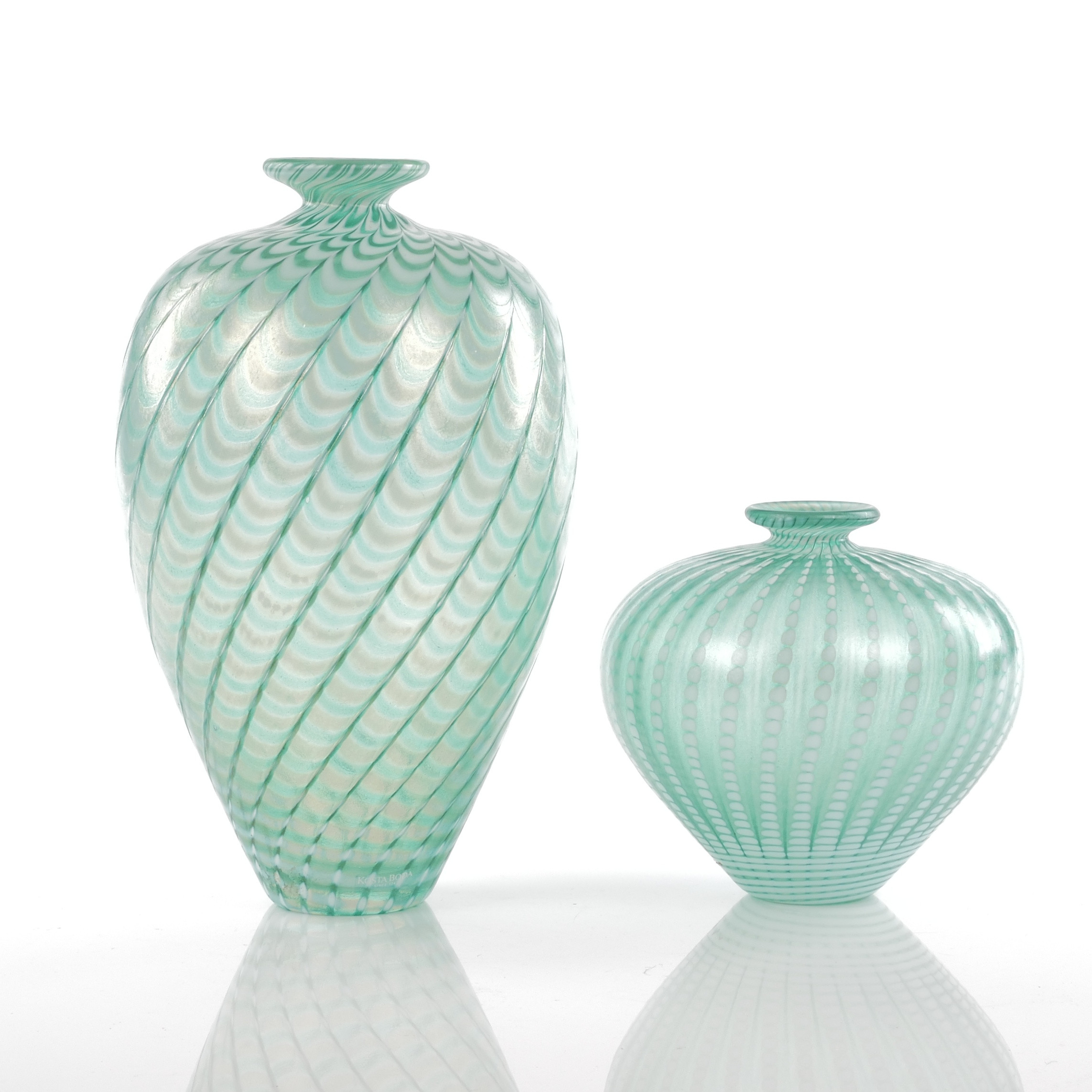 BERTIL VALLIEN. Vaser, "Minos", konstglas, Kosta Boda, signerade.