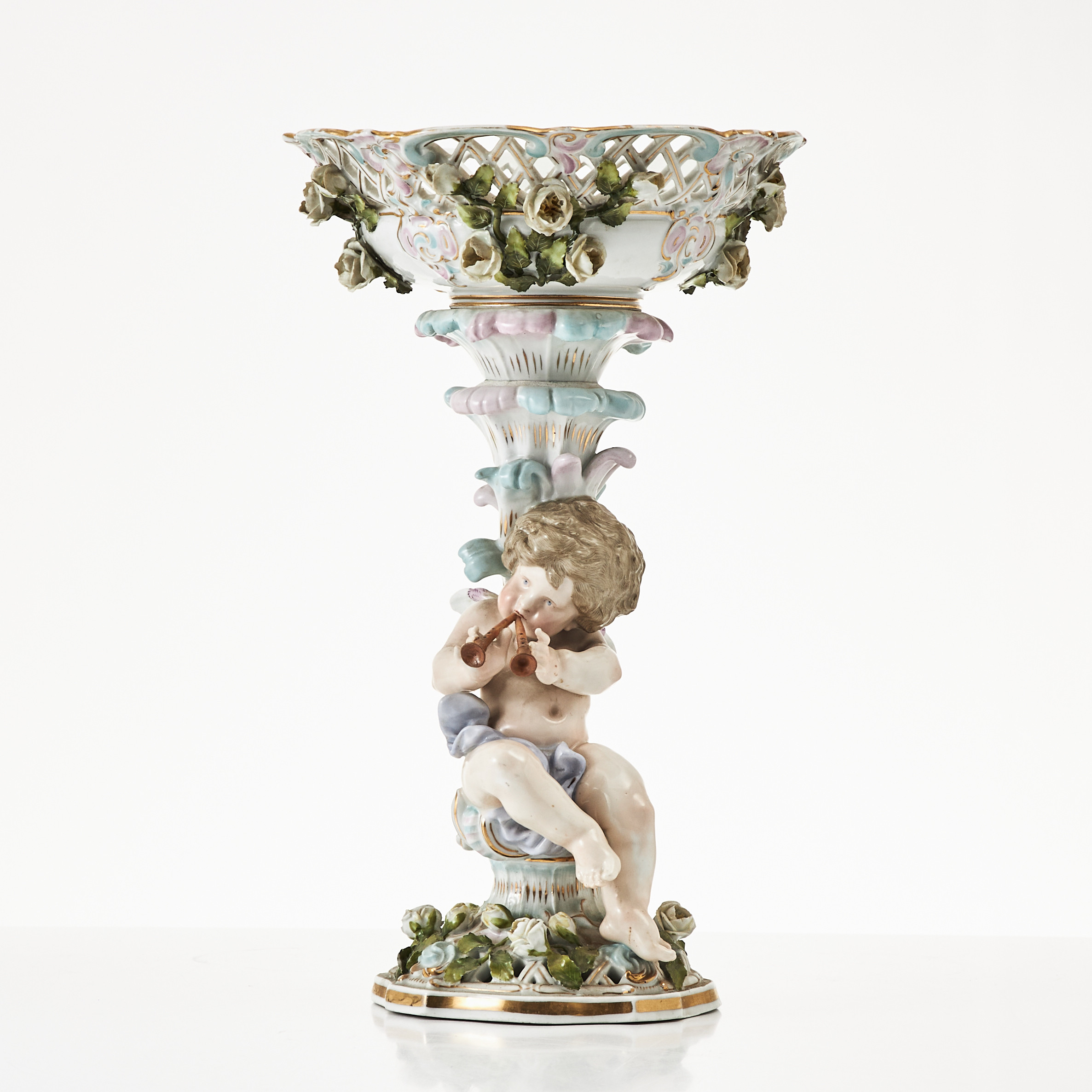 BORDSUPPSATS, porslin, Europa, 1800-talets slut, dekor av putto samt blommor, potpurri, polykrom dekor, detaljer i guld.