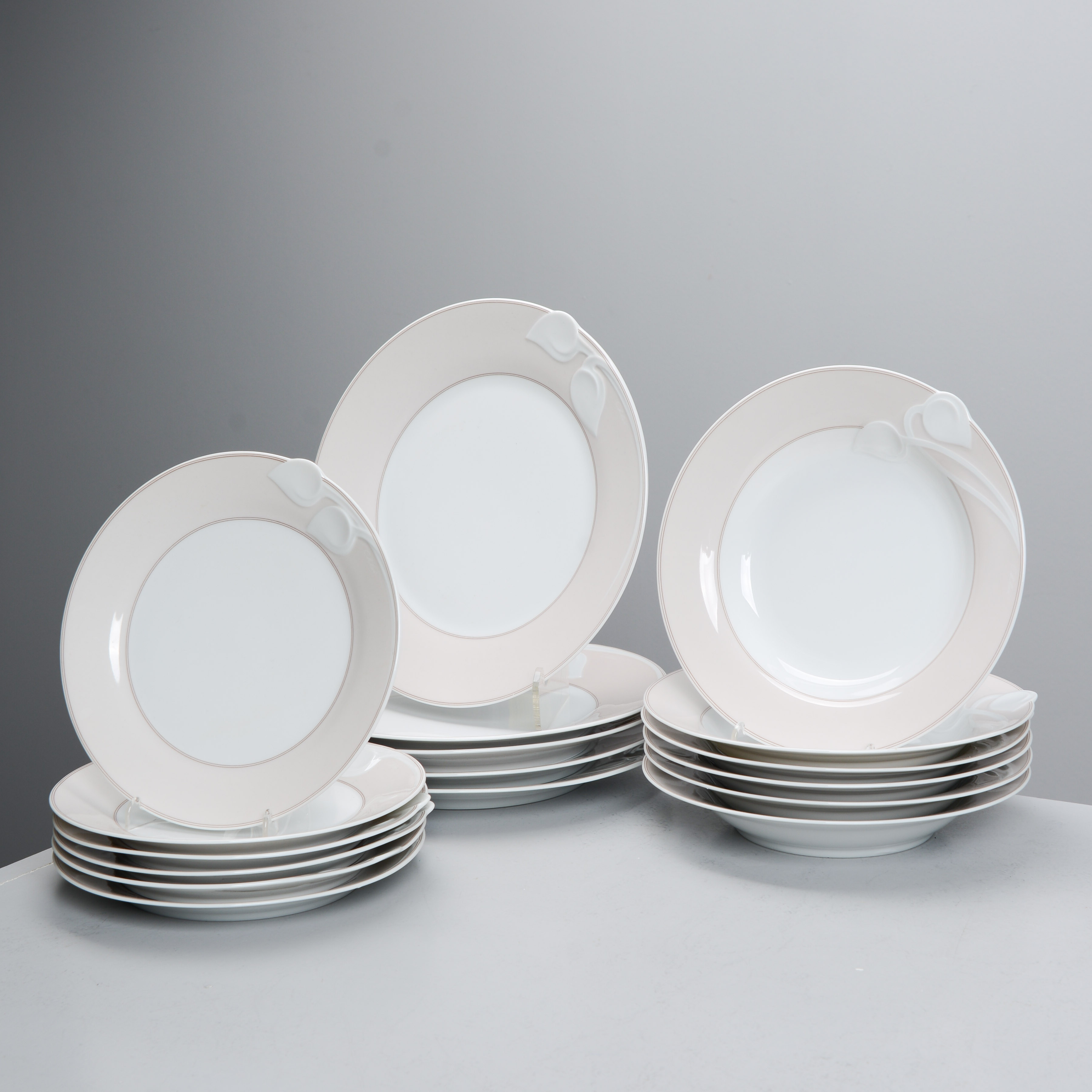 TALLRIKSSERVIS för 5 personer, "Fleuron Chloé", Hutschenreuther, Tyskland (17 delar).