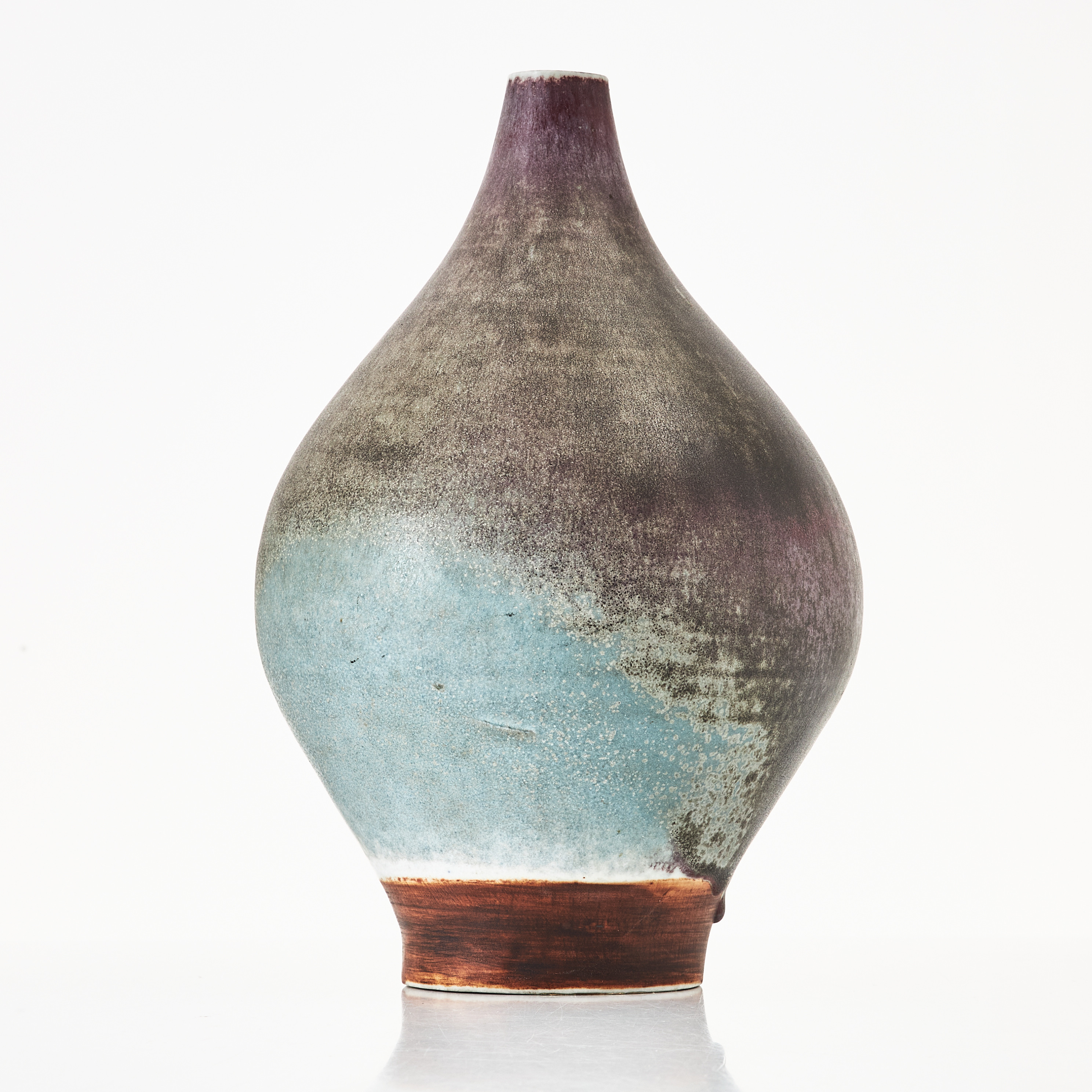 LIISA HALLAMAA. Vas, stengods, flödande glasyr i oxblodsrött, Arabia, omkring år 1960.