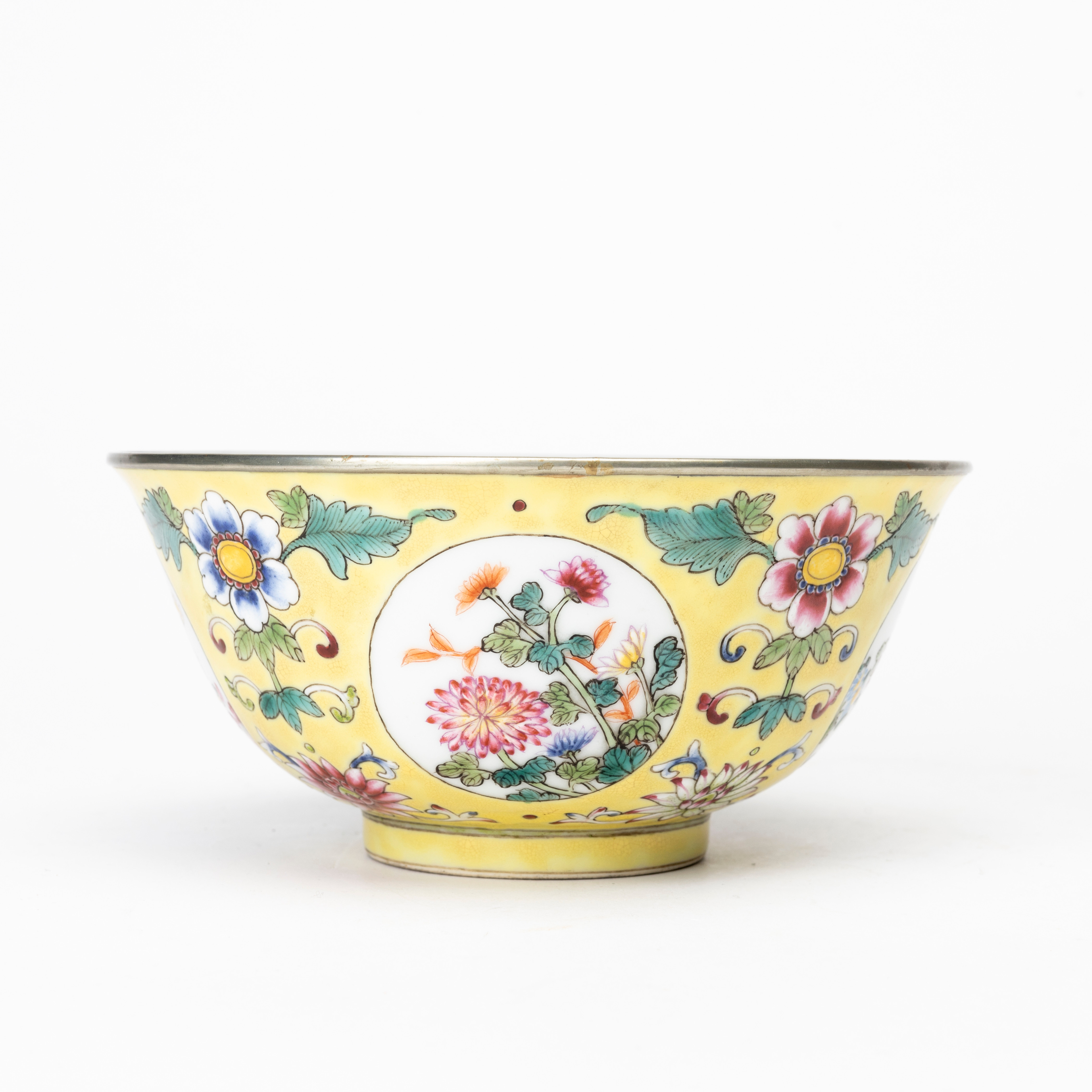 SKÅL, porslin, famille rose, bär Daoguang märke fast senare.