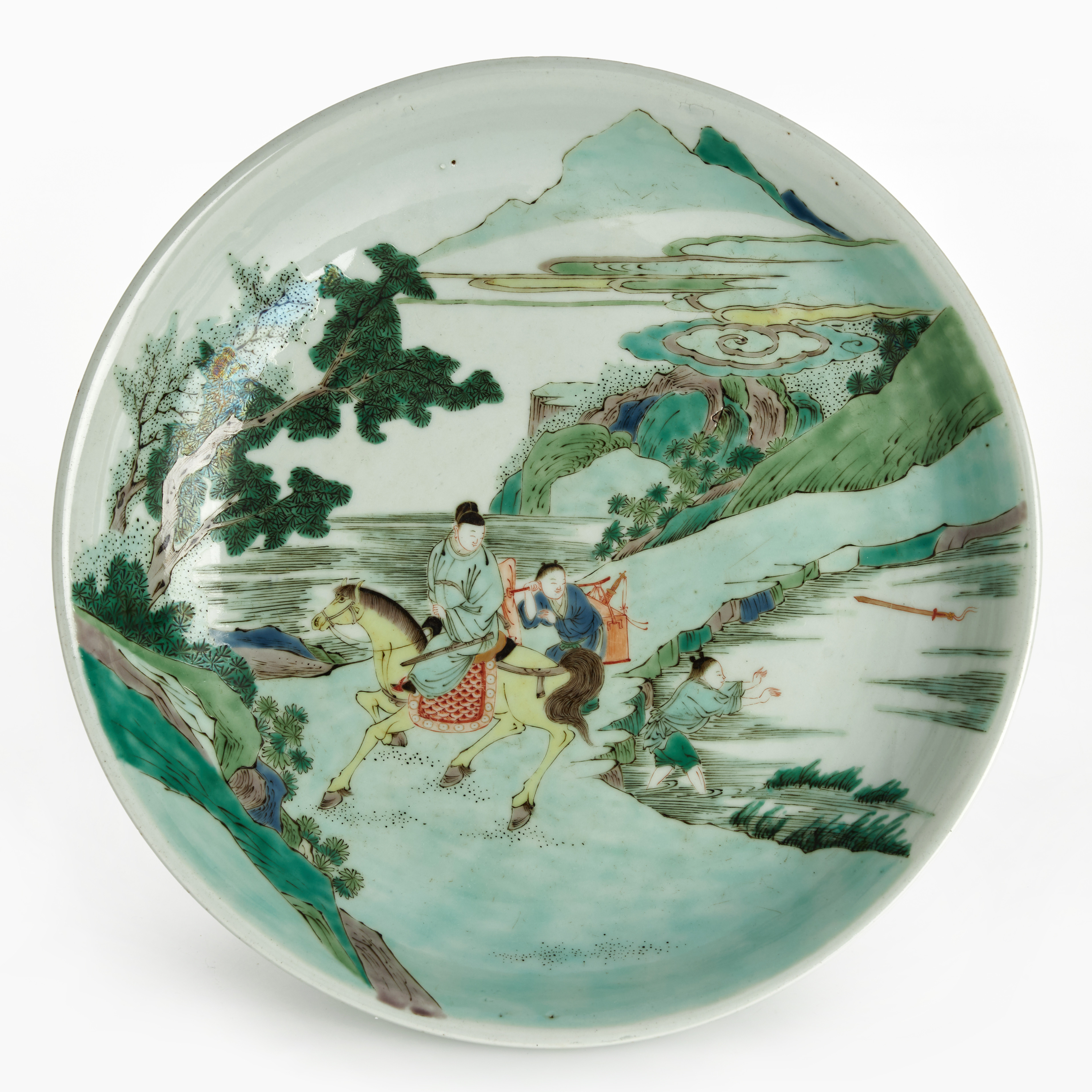 SKÅLFAT, porslin, Kina, Kangxi-stil, famille verte, dekor av figurer i landskap, sen Qingdynastin (1644-1912).