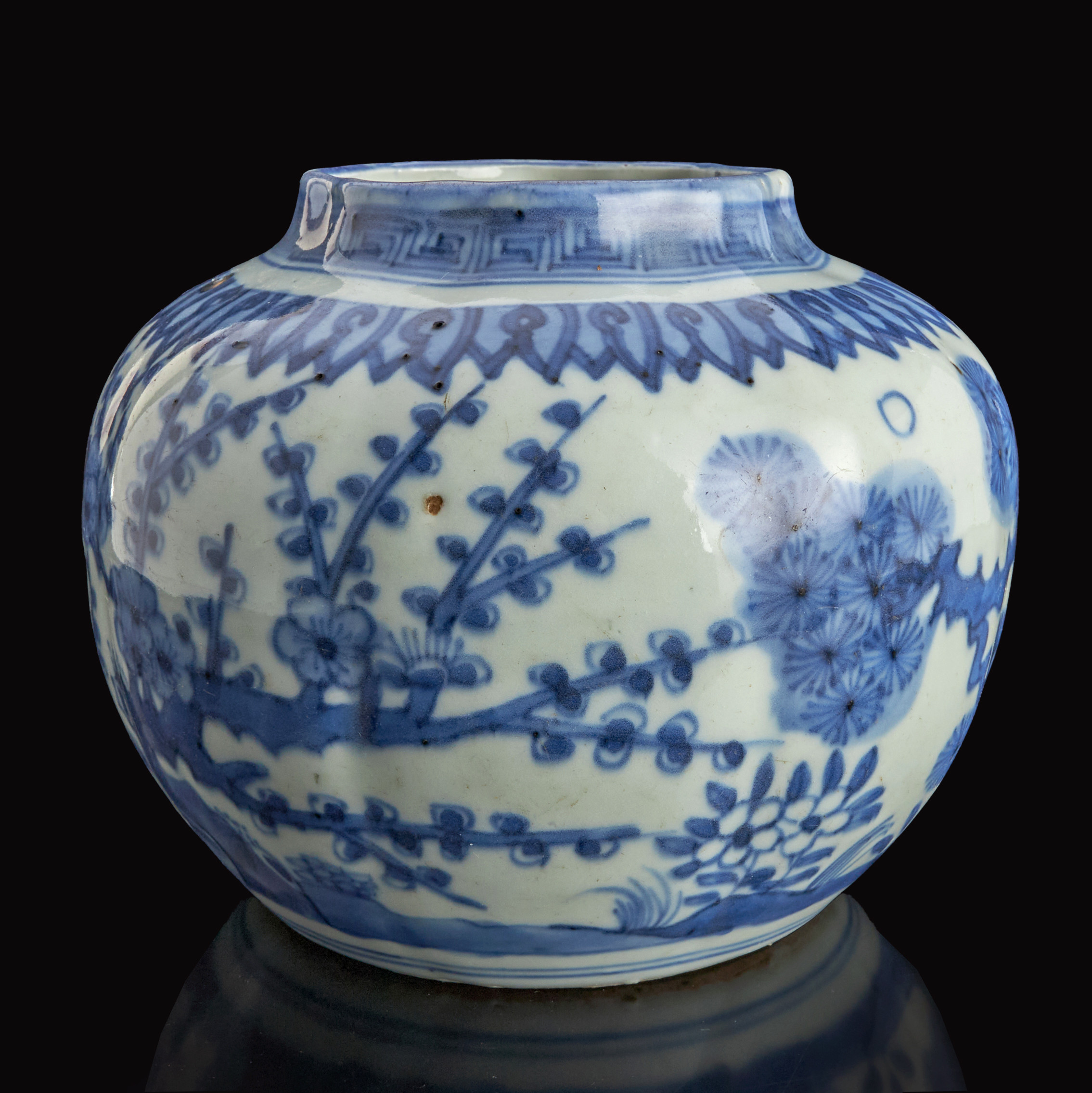 KRUKA, porslin, Kina, Ming-stil, dekor i underglasyrblått av vinterns tre vänner, modern tillverkning.