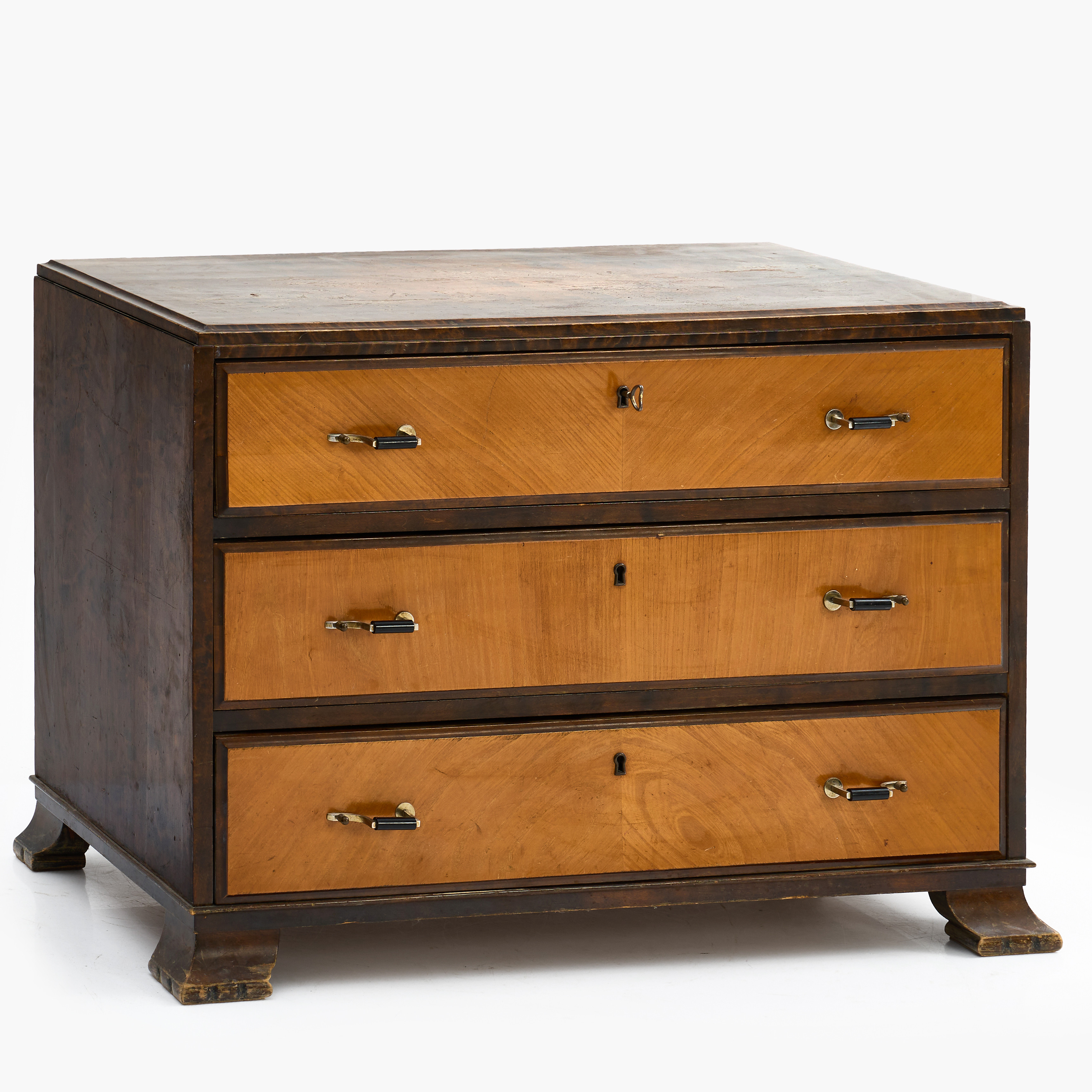 BYRÅ, 1920/30-tal, bonad björk, lådfronter med almfanér, förnicklade beslag, art deco.