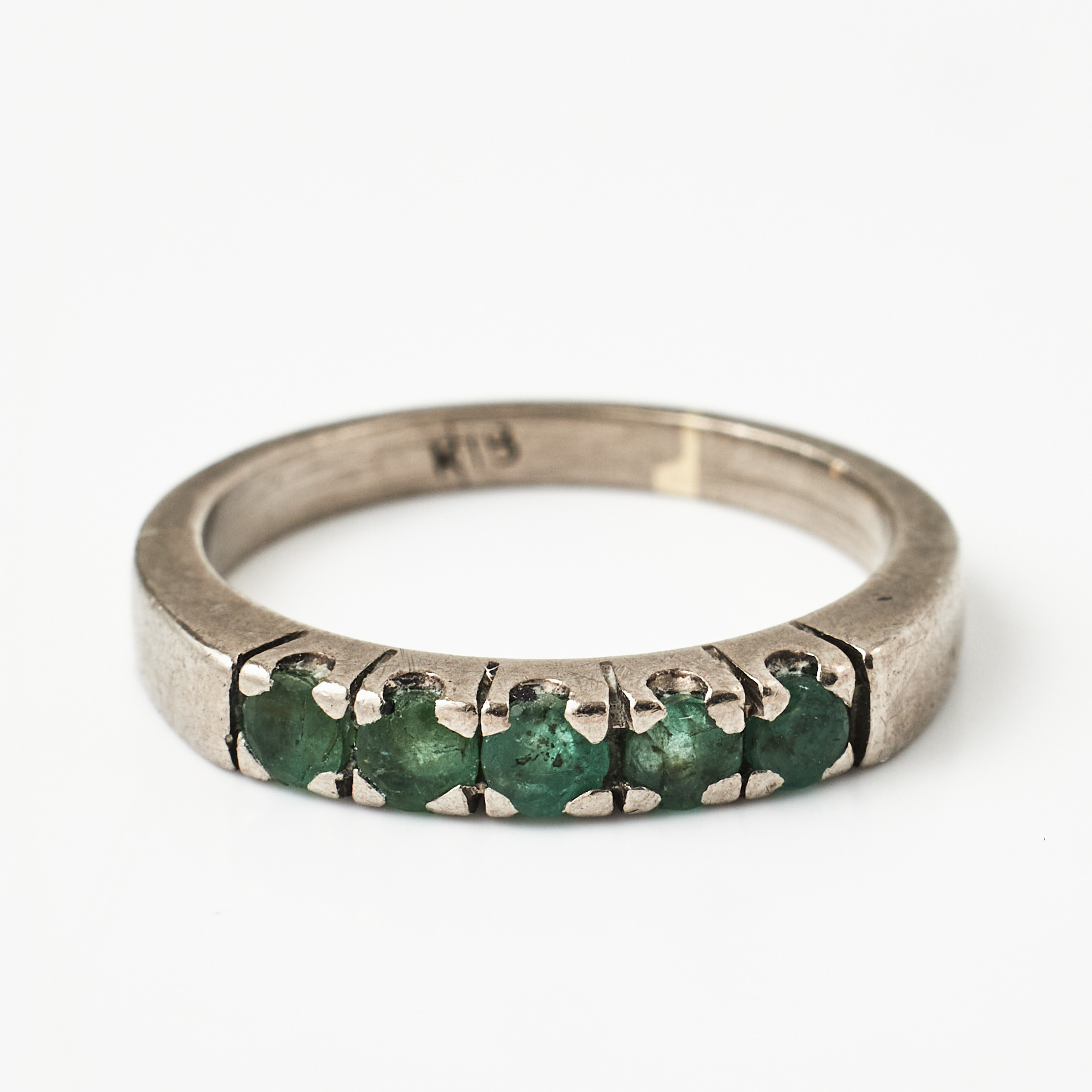 RING, 18 k rodierat vitguld, 5 fasettslipade smaragder.