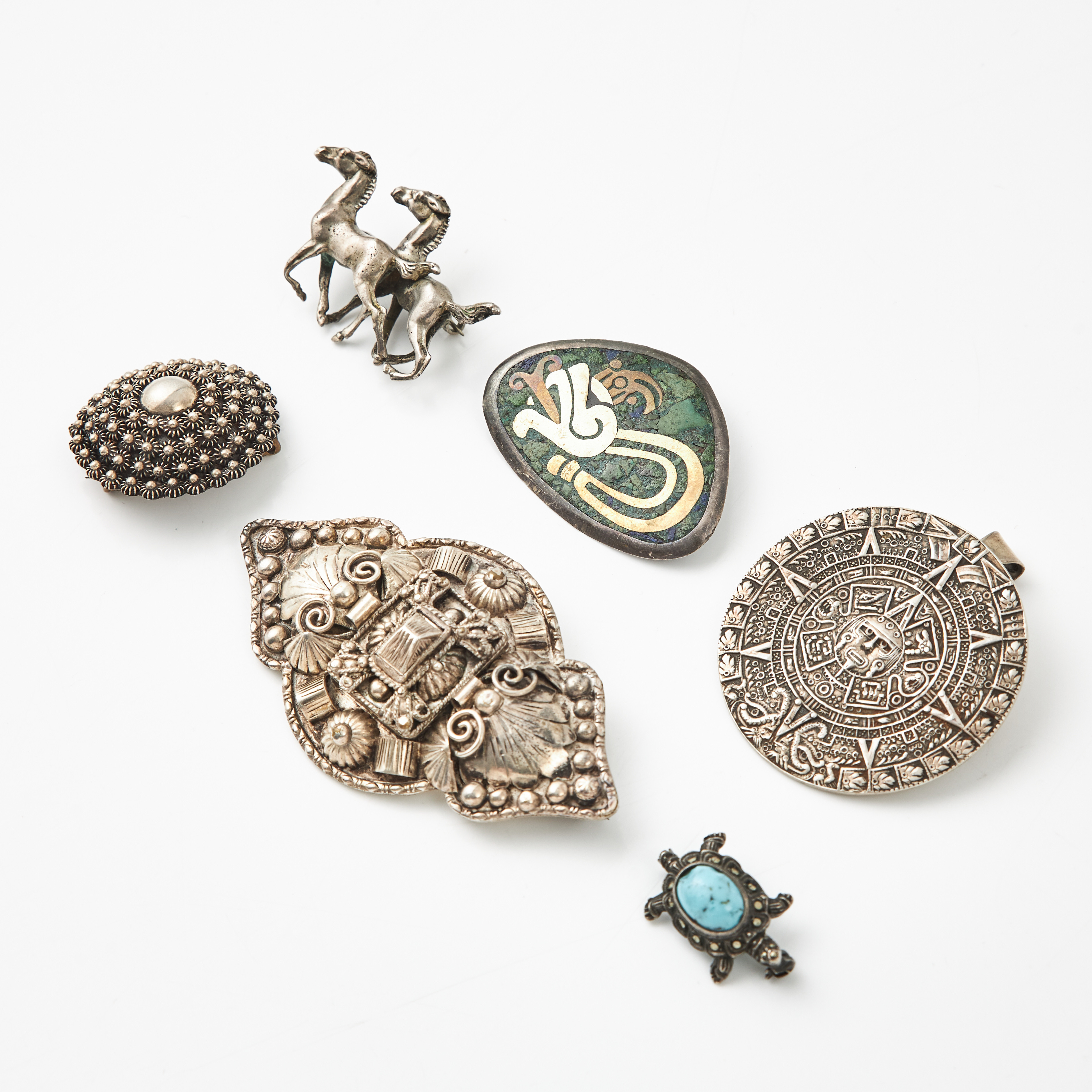 BROSCHER, 6 st., silver/sterlingsilver, delvis Mexico, varav en i form av en sköldpadda med dekor av markasiter och turkosimitation.