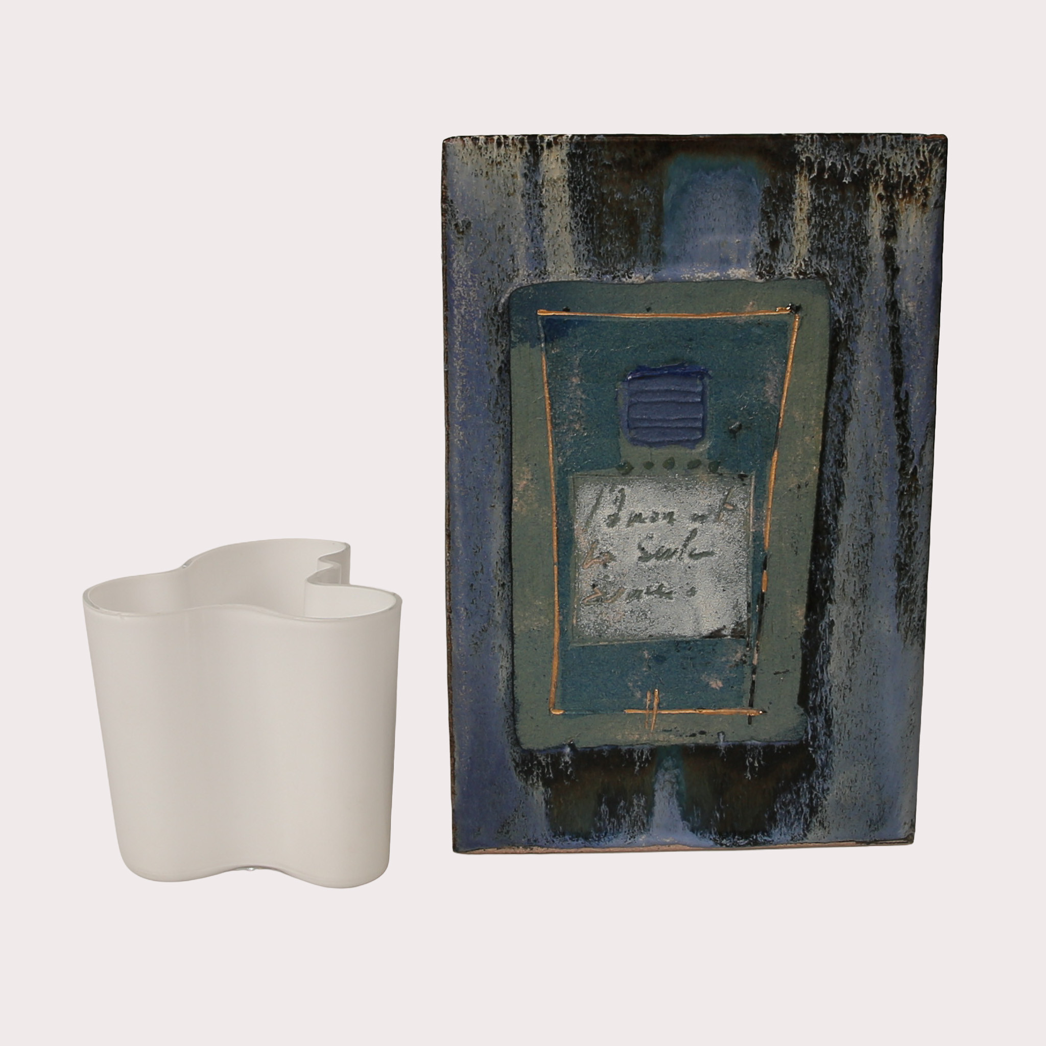 ANNIE D´OREFICE, vas, stengods blå/grön och förgyllning, Stämpelsignerad. VAS, glas, Alvar Aalto, Finland "Savoy". 2 delar.