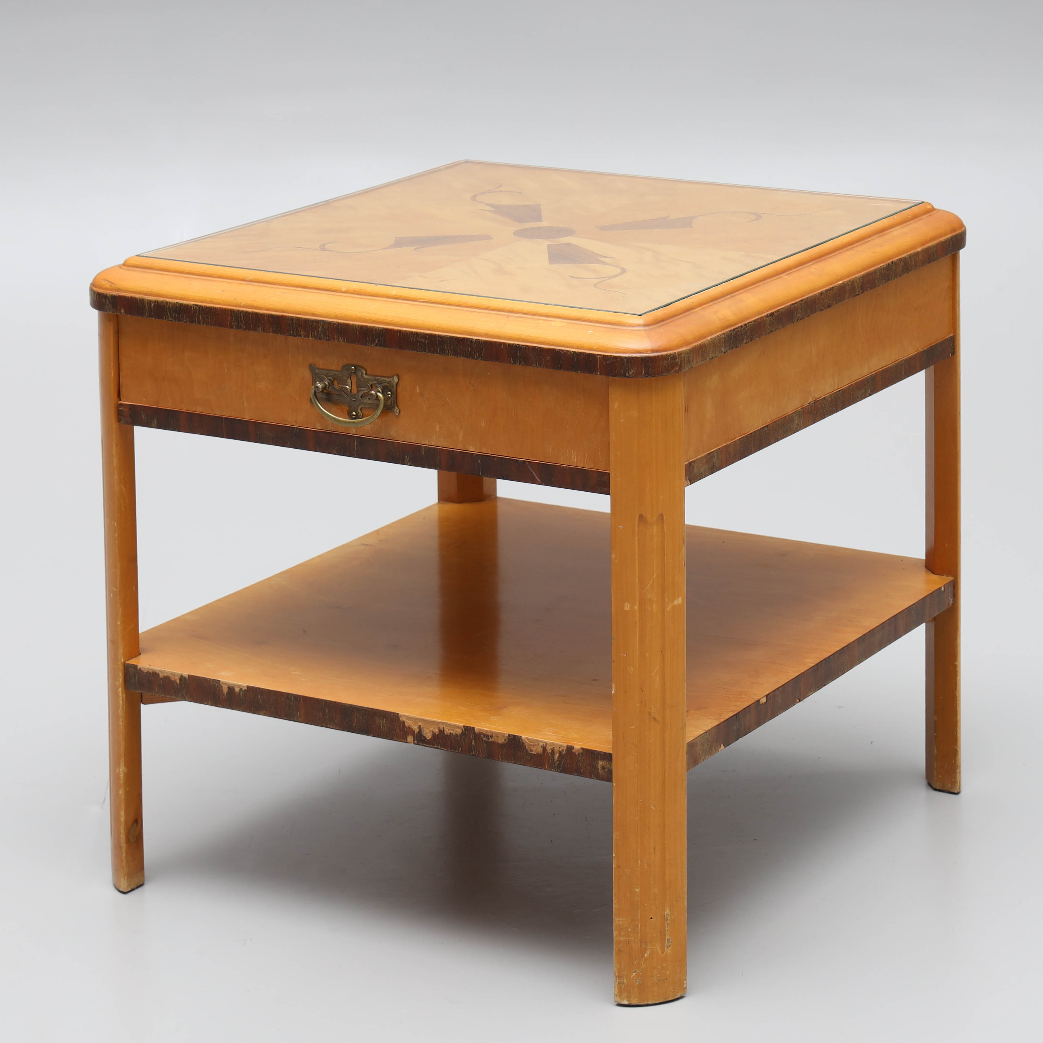 RÖKBORD, fanérad i alm, intarsia, 1930/40-tal.