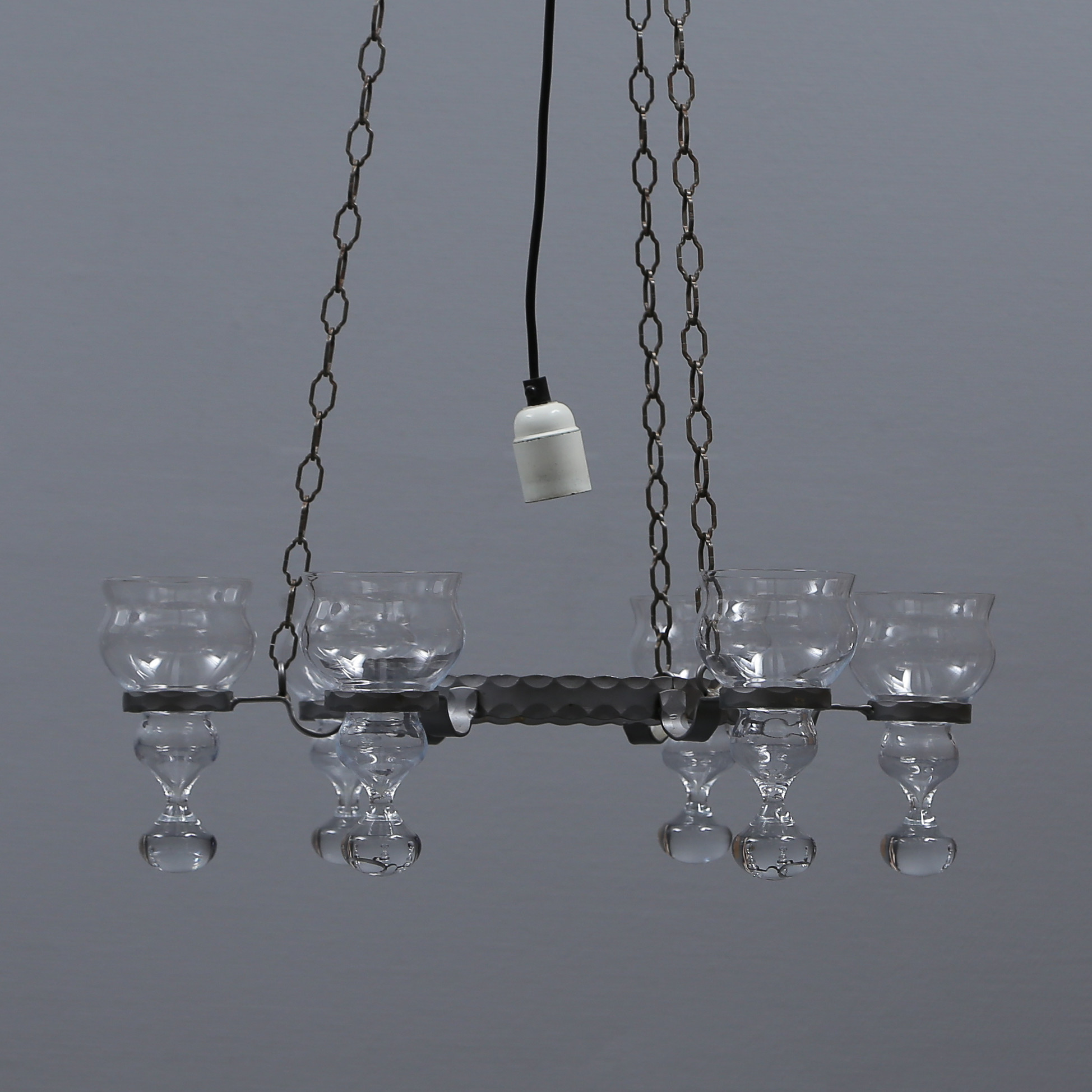 BERTIL VALLIEN. LJUSKRONA, SMIDE, GLAS, 1960/1970-TAL, BODA SMIDE.