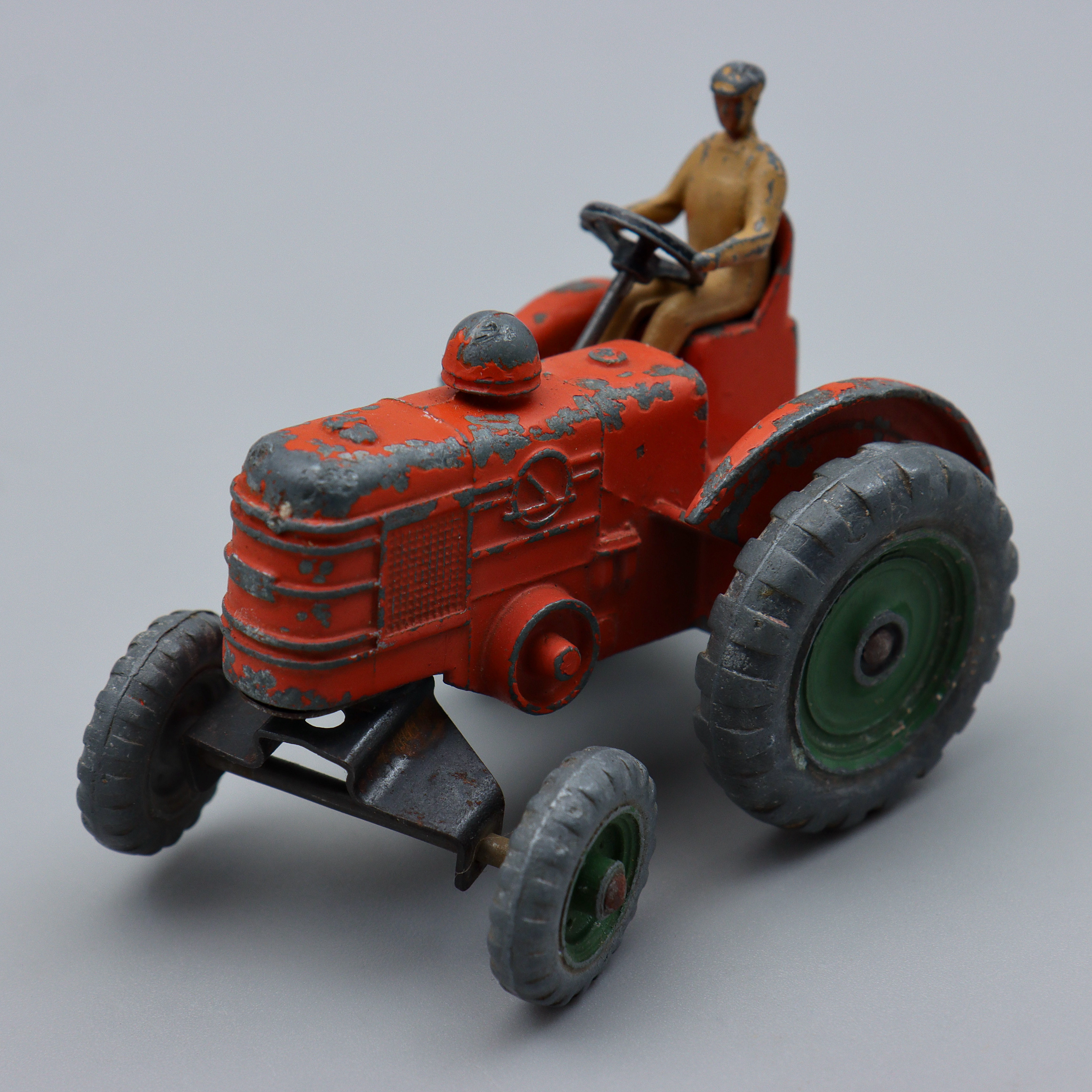 DINKY TOYS, FIELD MARSHALL, TRAKTOR No301, MECCANO, ENGLAND 1954-1961.