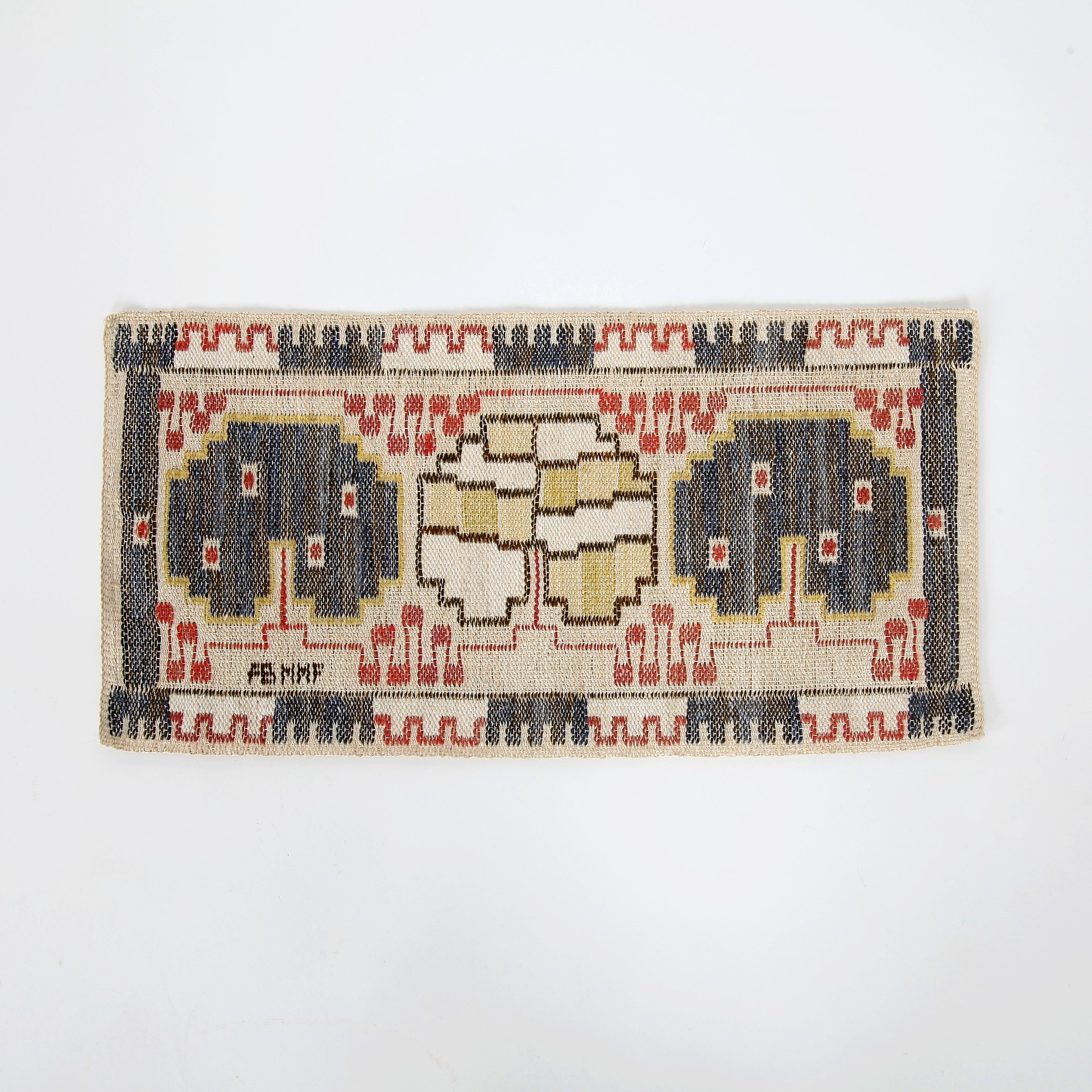 MÄRTA MÅÅS-FJETTERSTRÖM. 1873-1941, Vävnad, "Grodblad", inplock på linnebotten, 60 x 29 cm. Komponerad 1933, tillverkad efter 1941, signerad "AB MMF".